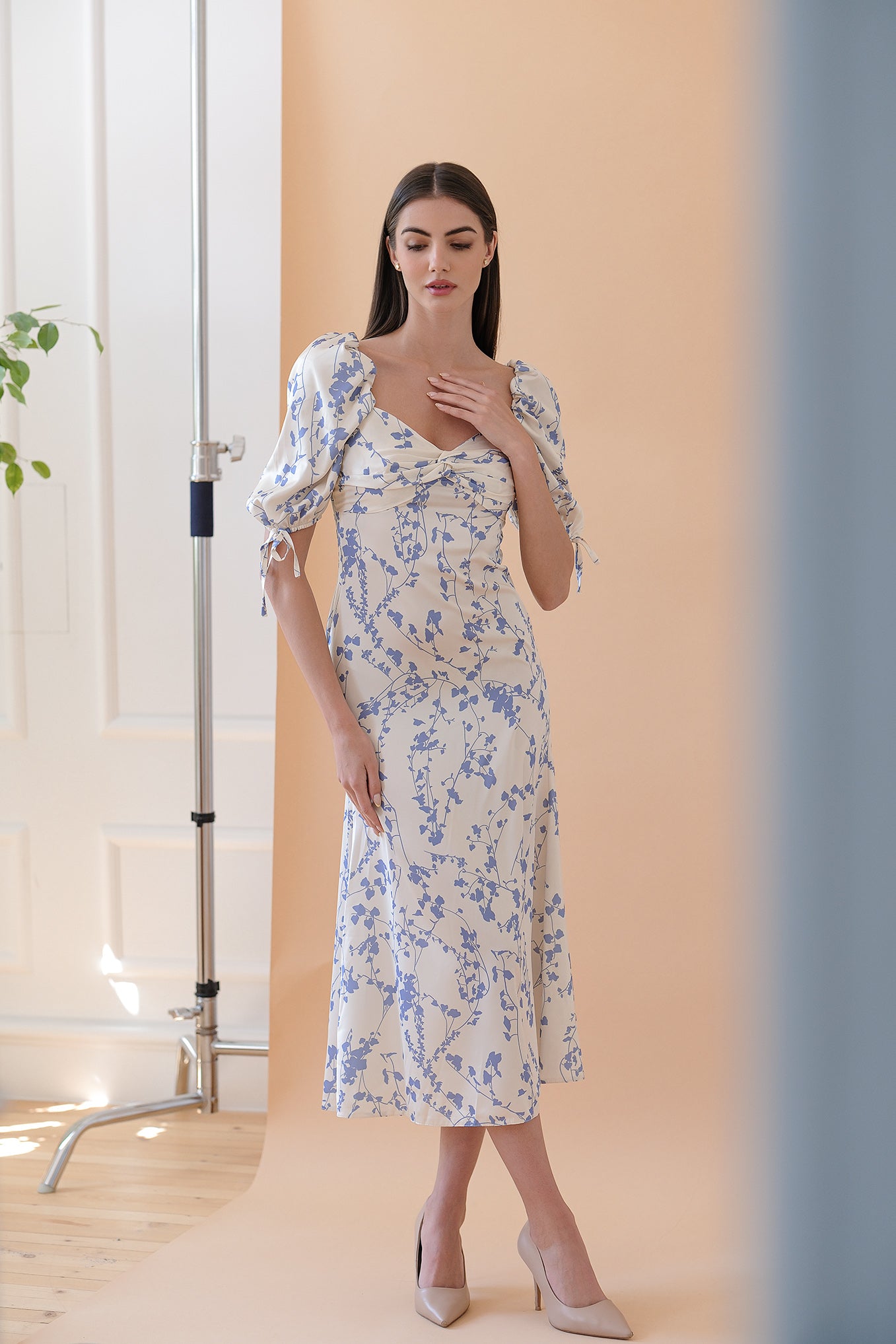 Casual dress with floral motifs in blue: Lore