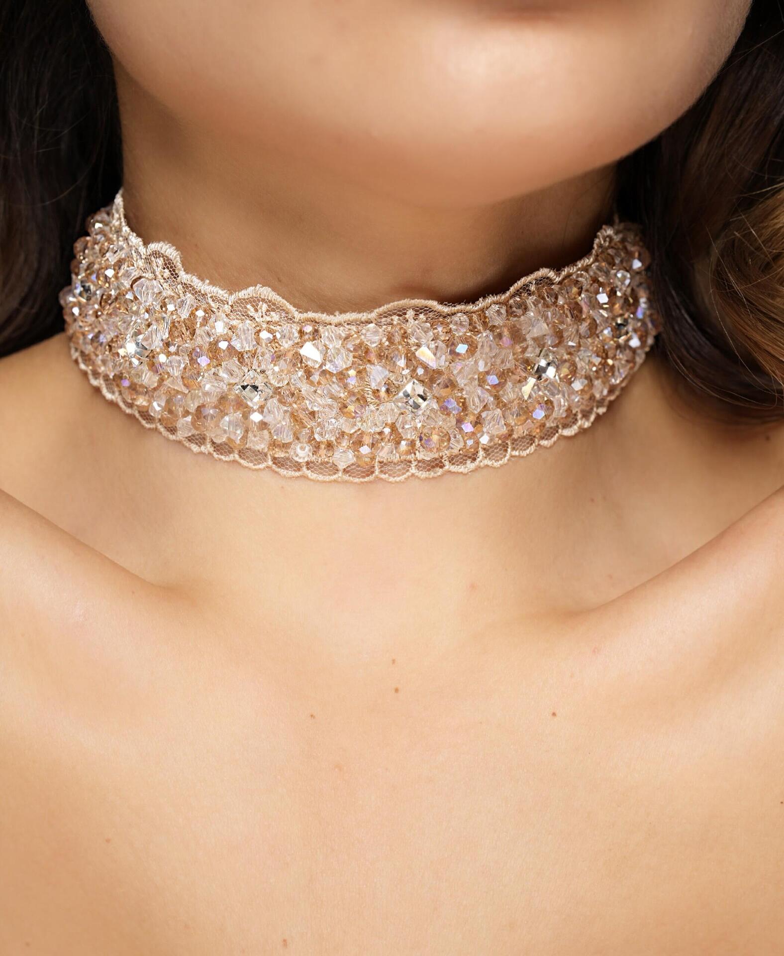 Beige necklace/choker