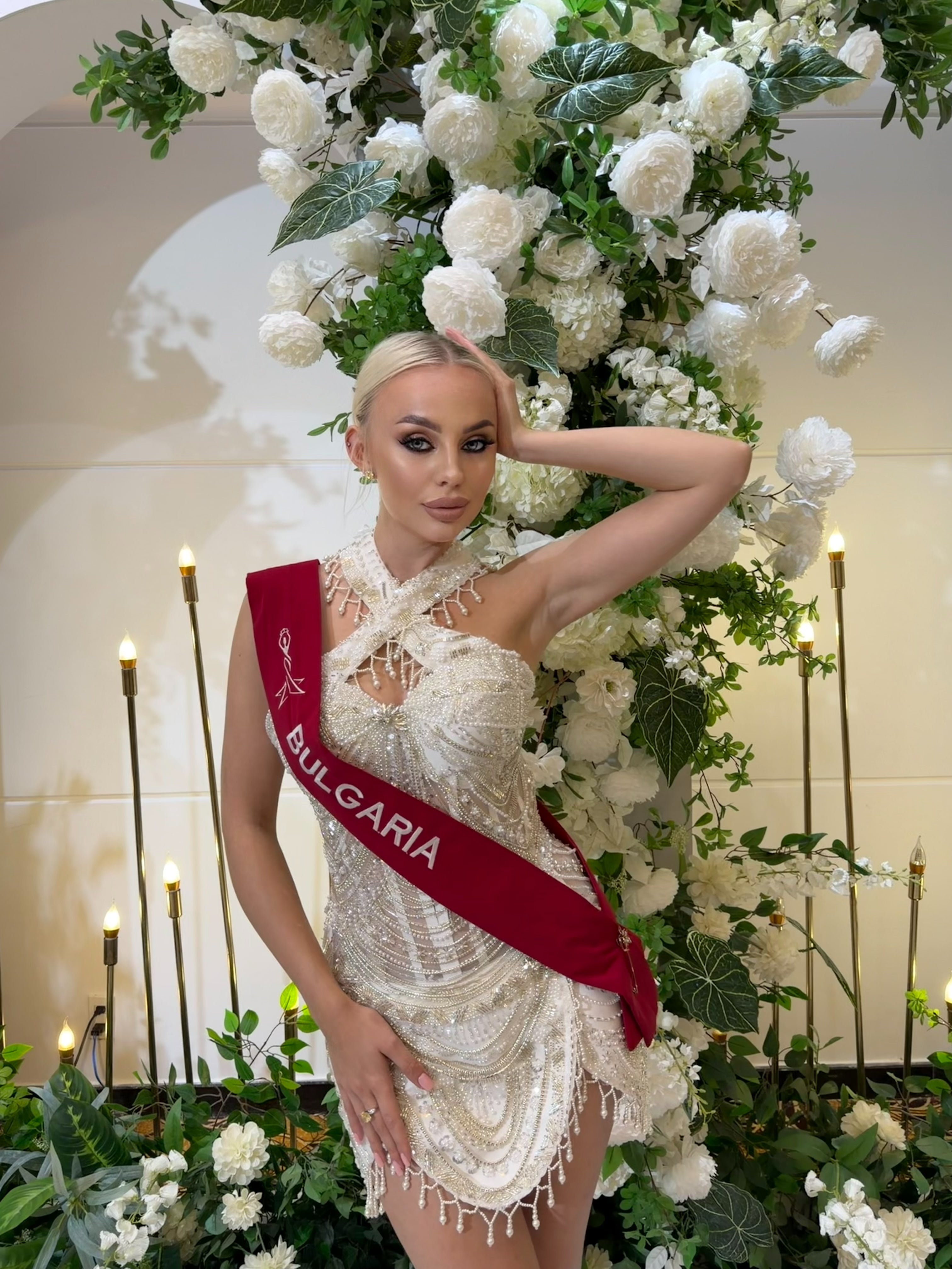 Къса корсетна рокля в бяло: Céllia