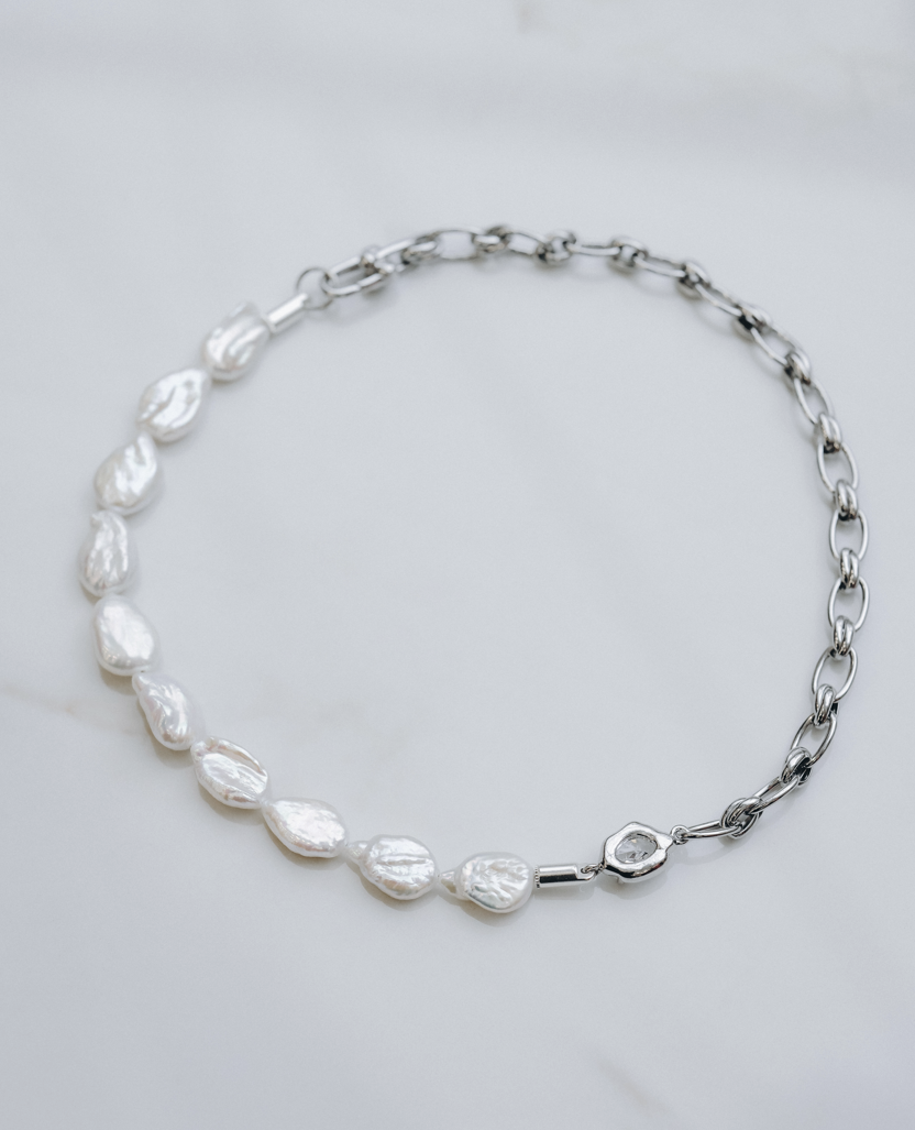 Комплект от барокови перли с верижка