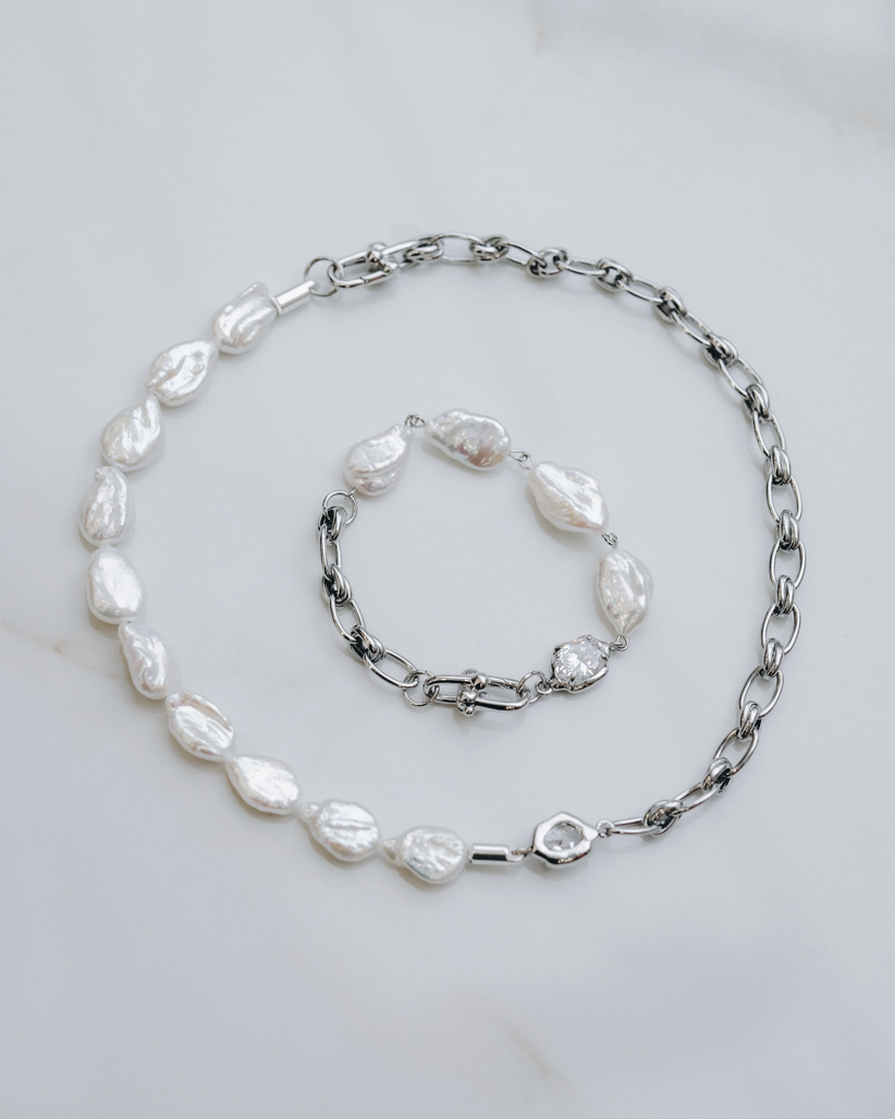 Комплект от барокови перли с верижка