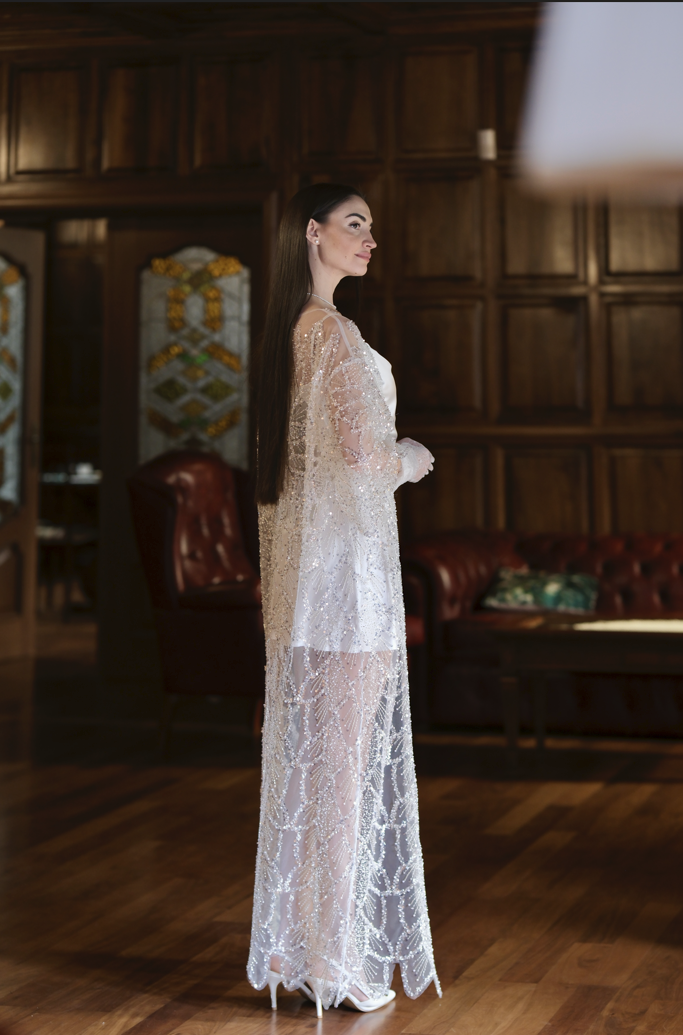 Ръчно изработена жилетка в бяло: Luxury Eve