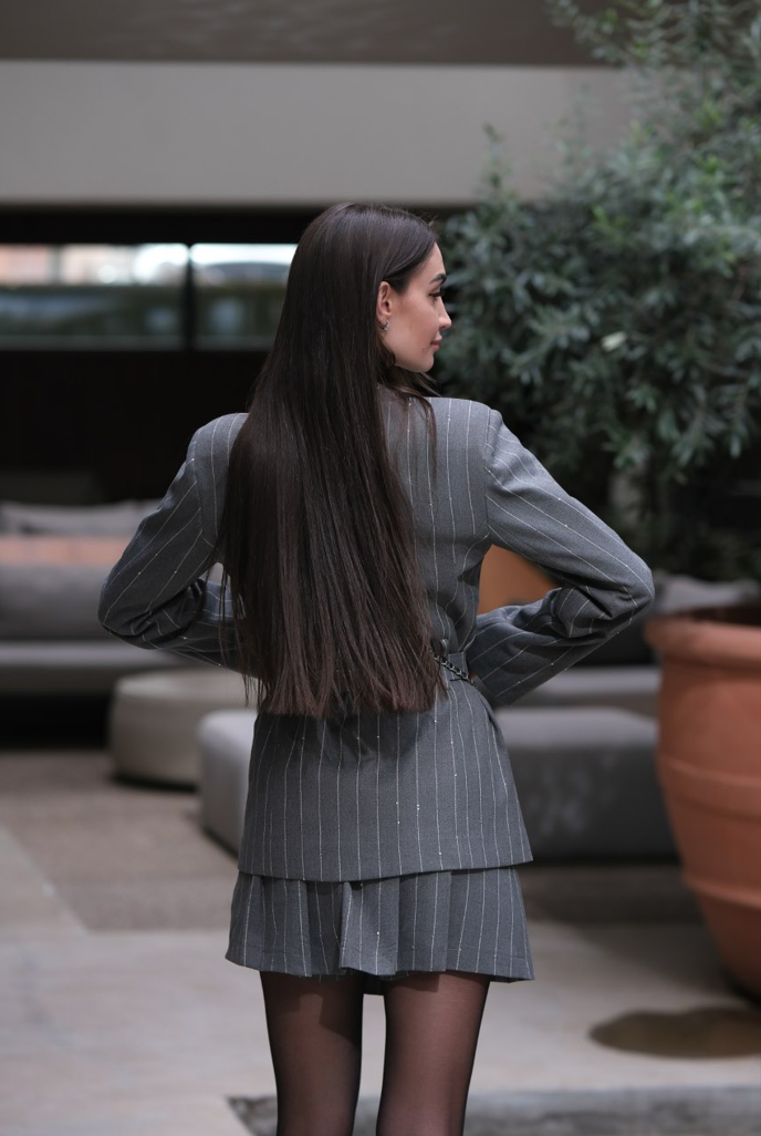 Сако в сиво: Silverly