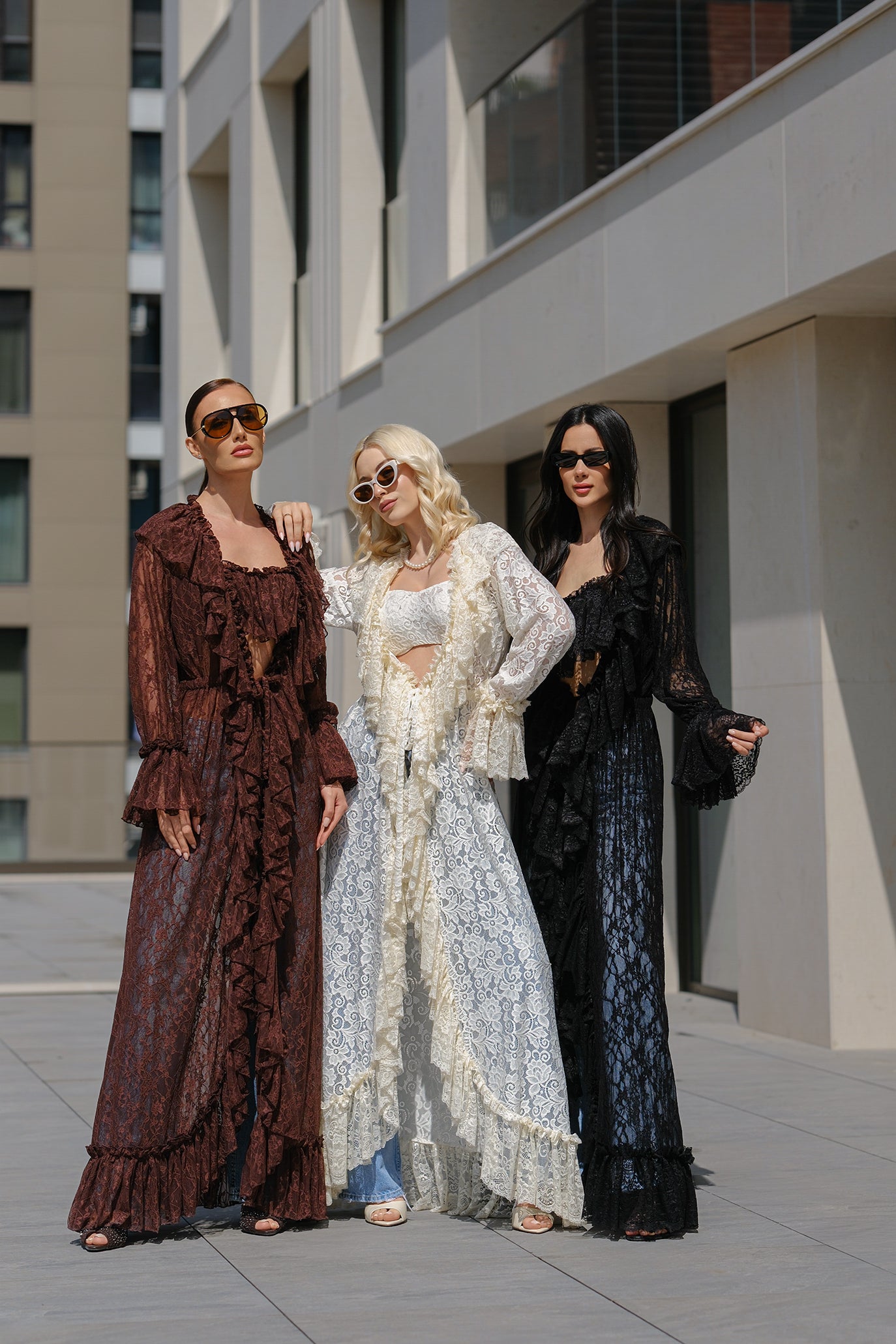 Сет от дантелени топ и жилетка в екрю: Elarine