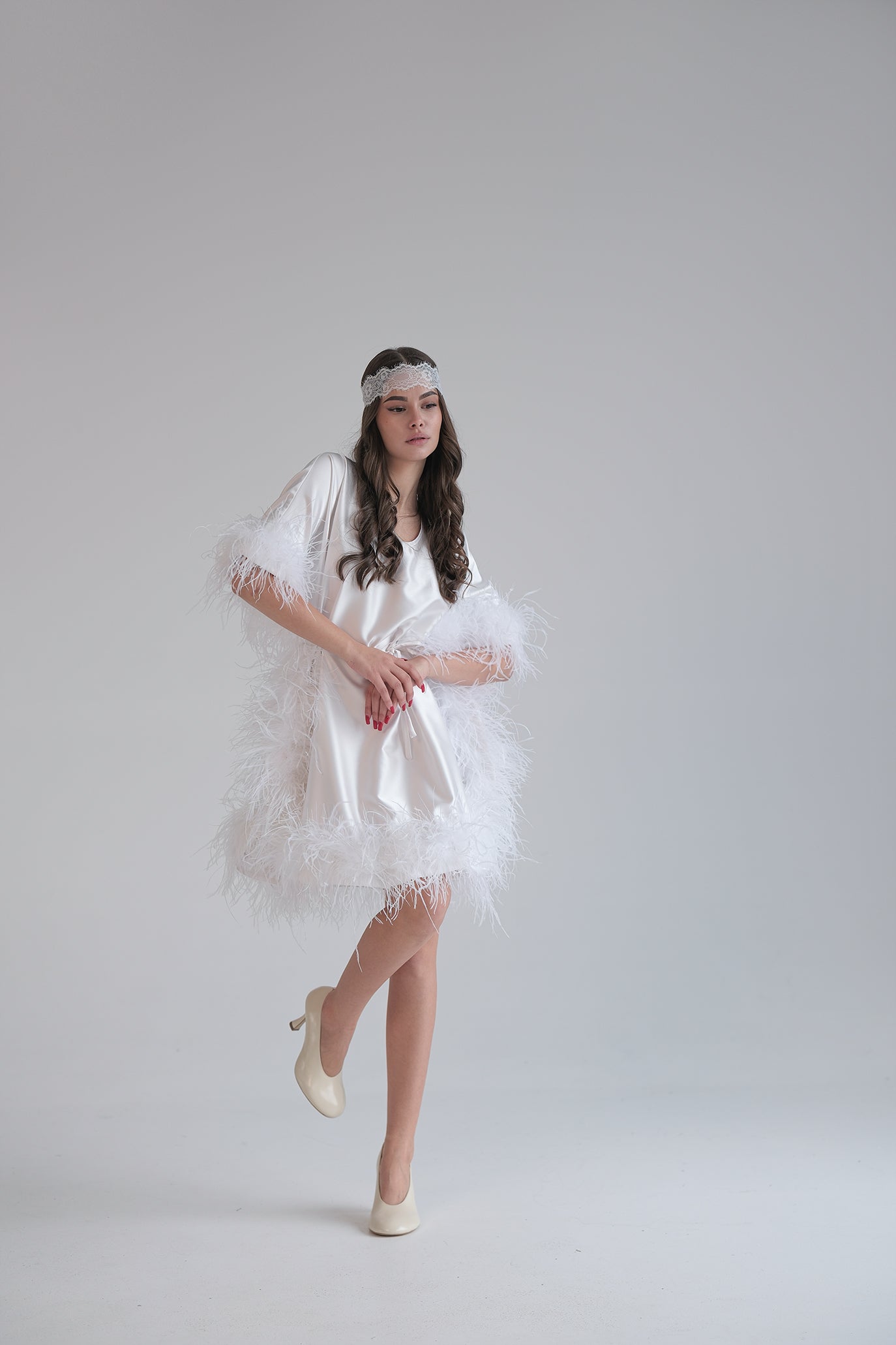 Рокля с пера в бяло: Tiana