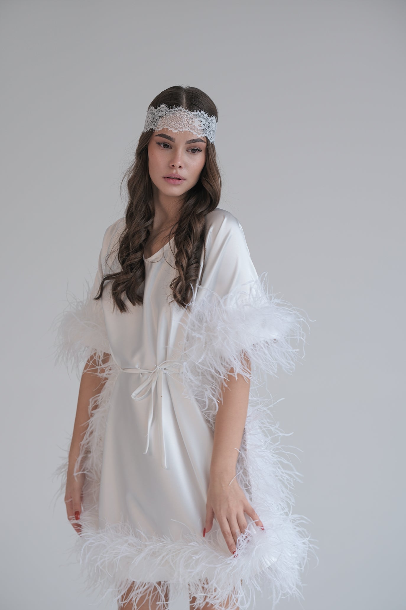 Рокля с пера в бяло: Tiana