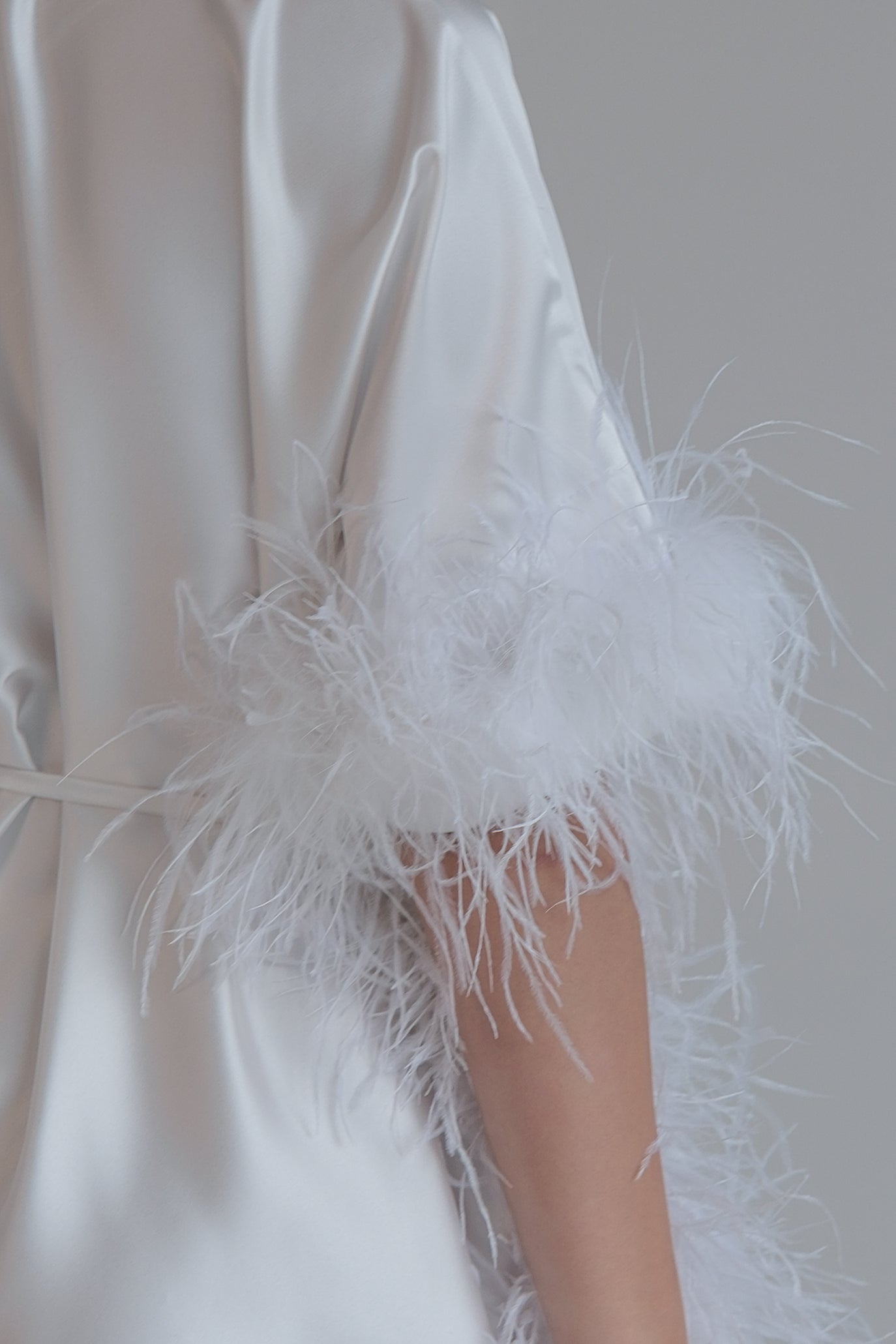 Рокля с пера в бяло: Tiana