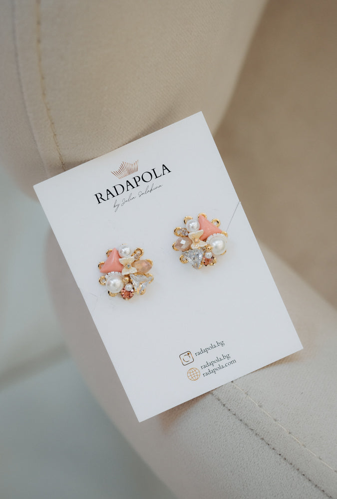 Delicate earrings in pink