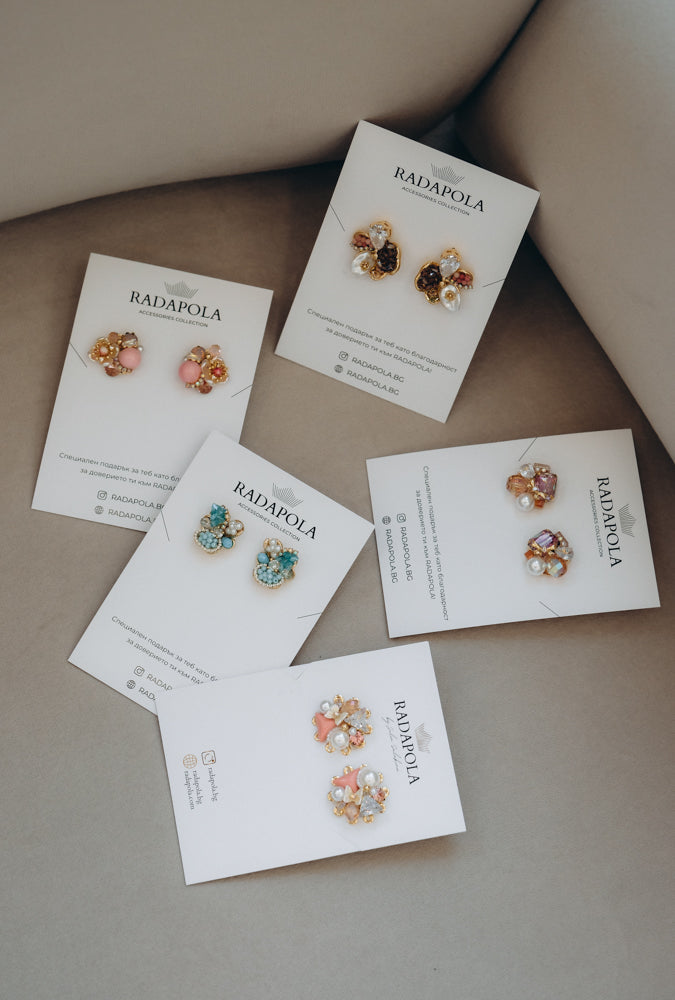 Delicate earrings in pink