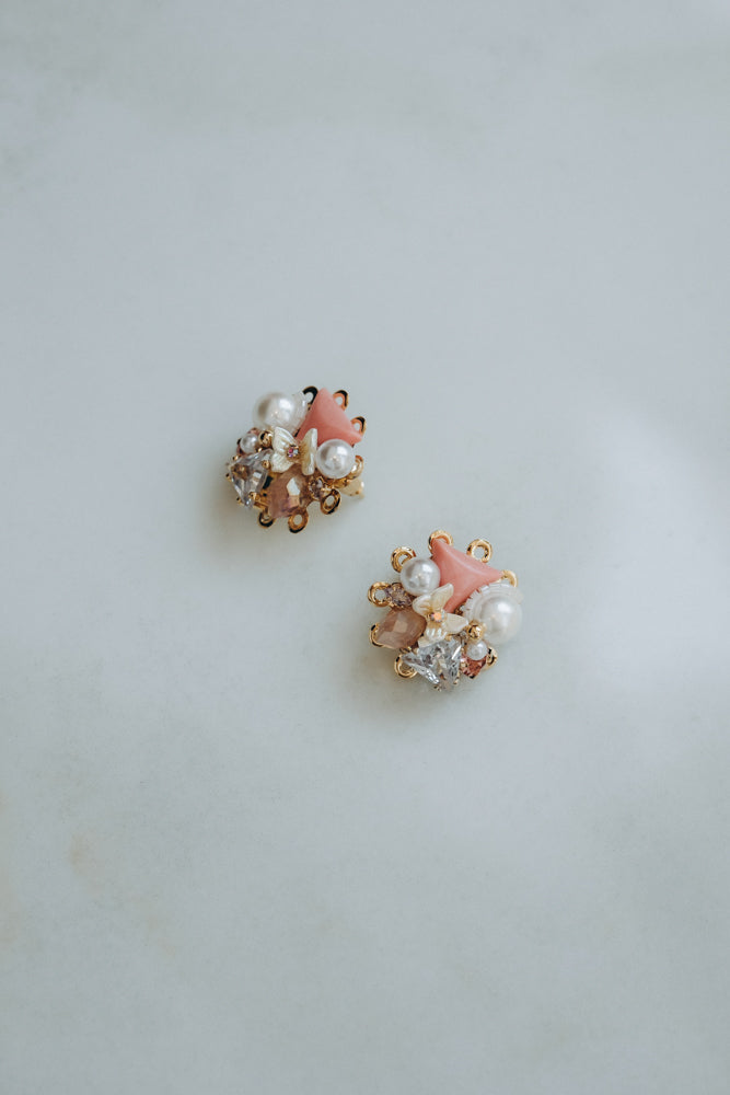 Delicate earrings in pink
