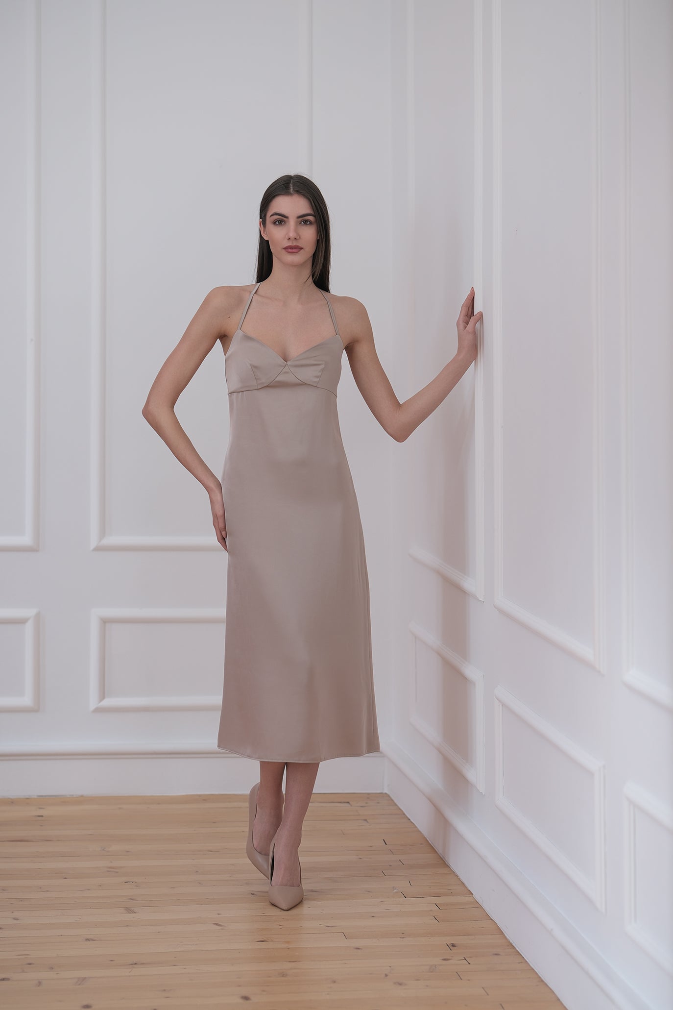 Комплект рокля и жилетка в цвят капучино: Luxury Eve