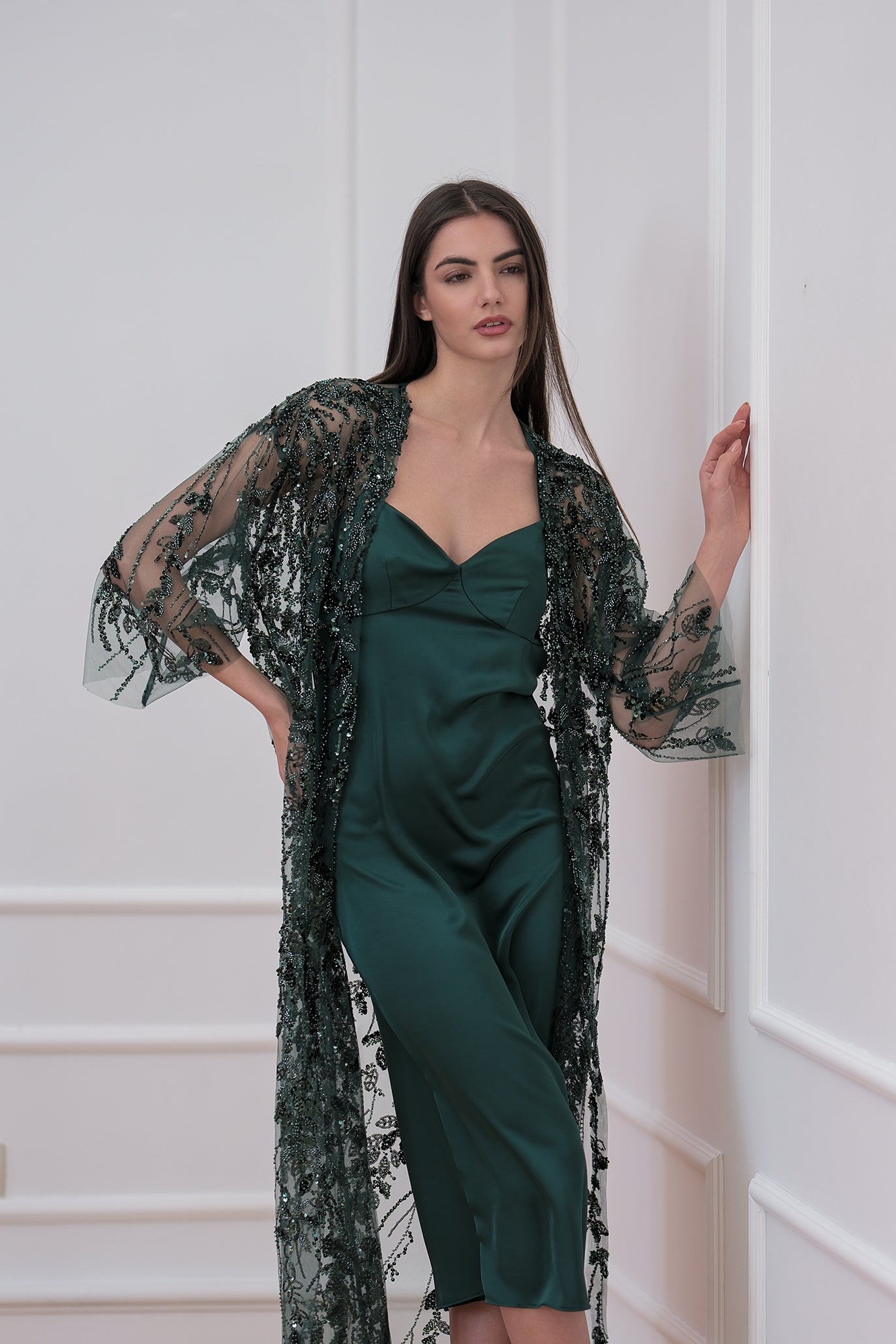 Комплект рокля и жилетка в масленозелено: Luxury Eve