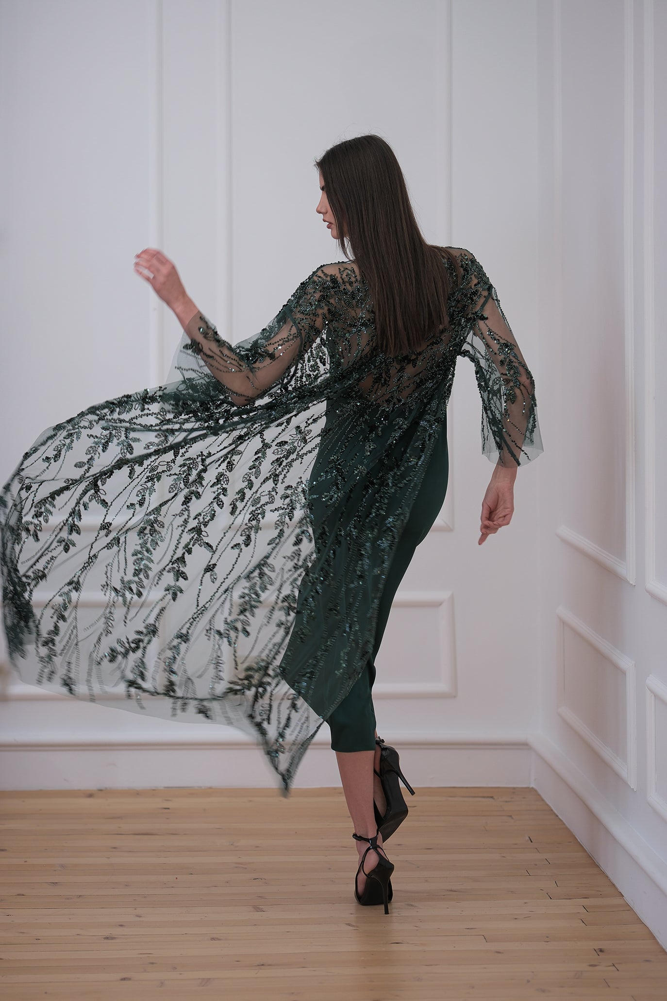 Комплект рокля и жилетка в масленозелено: Luxury Eve