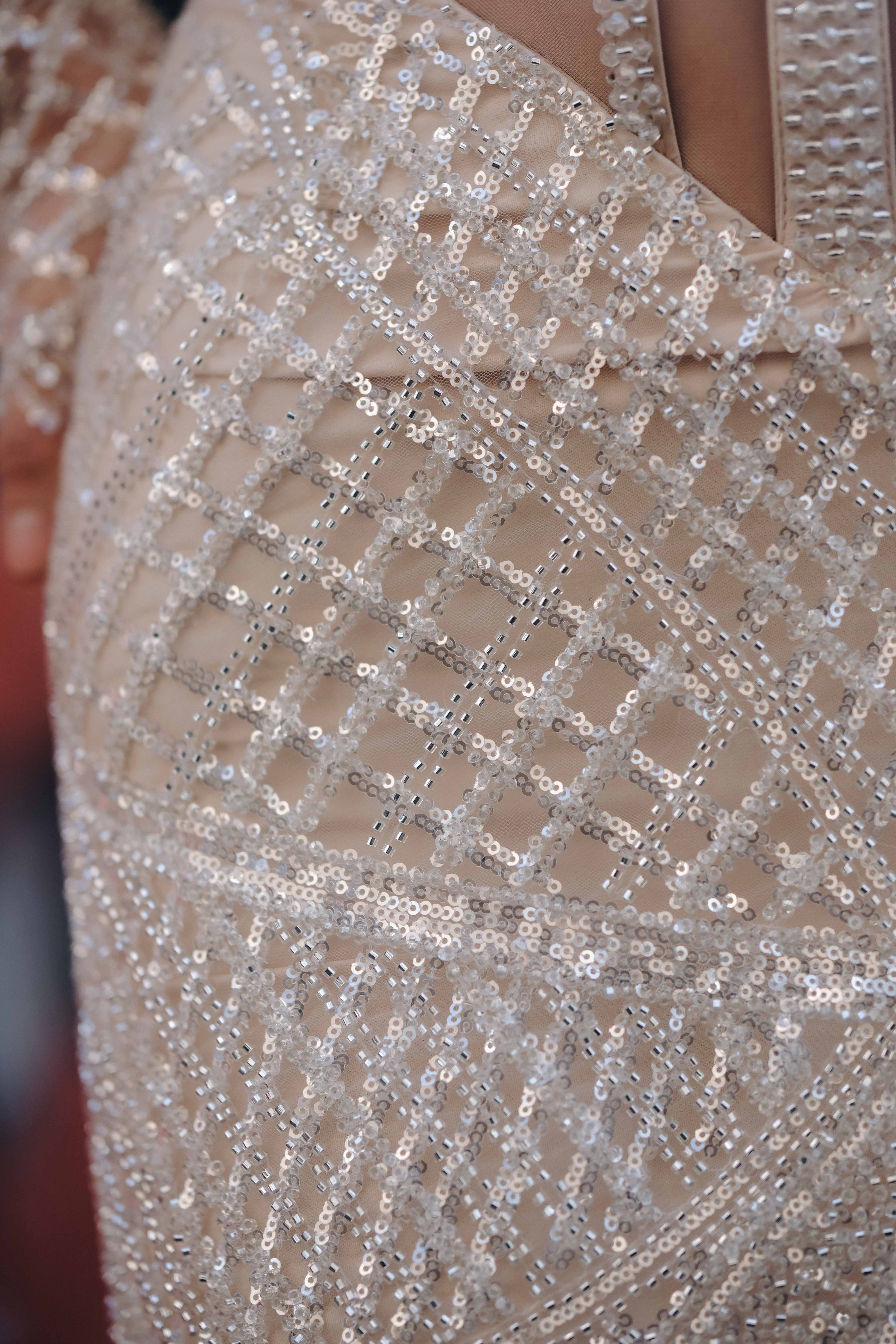Elegant corset dress with flesh-colored gloves: Fioretta
