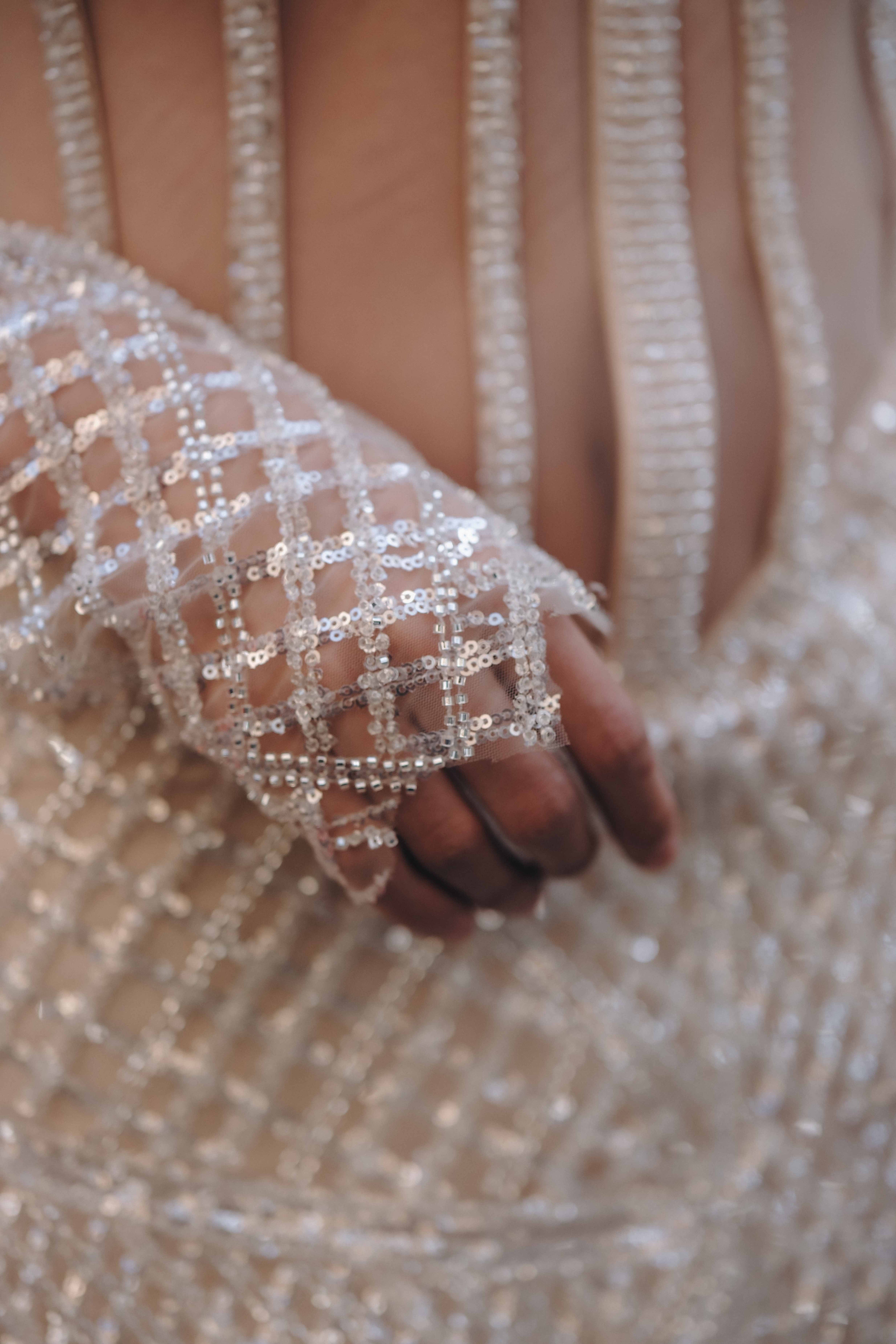 Elegant corset dress with flesh-colored gloves: Fioretta