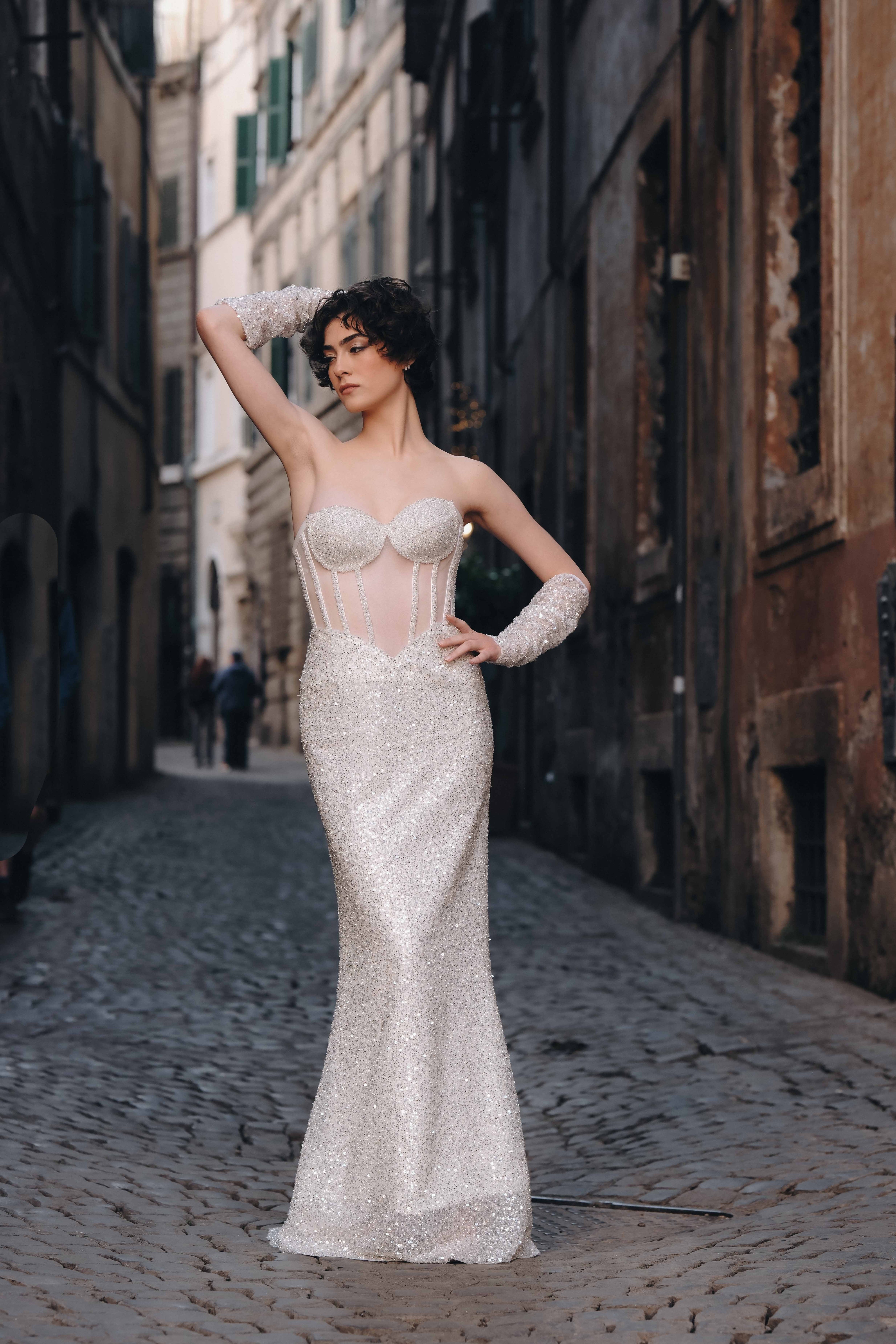 Elegant corset dress with gloves in white: Fioretta