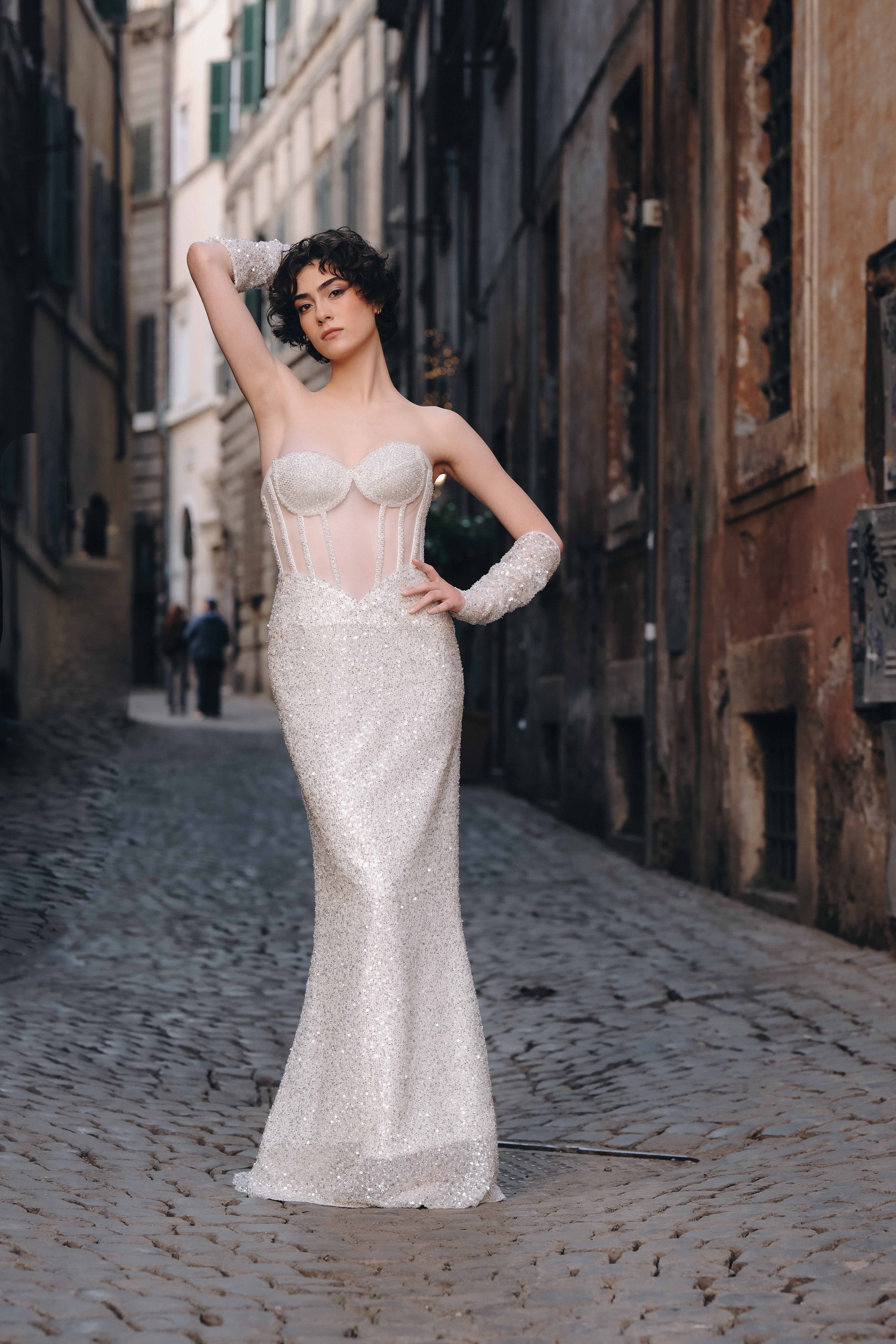 Elegant corset dress with gloves in white: Fioretta