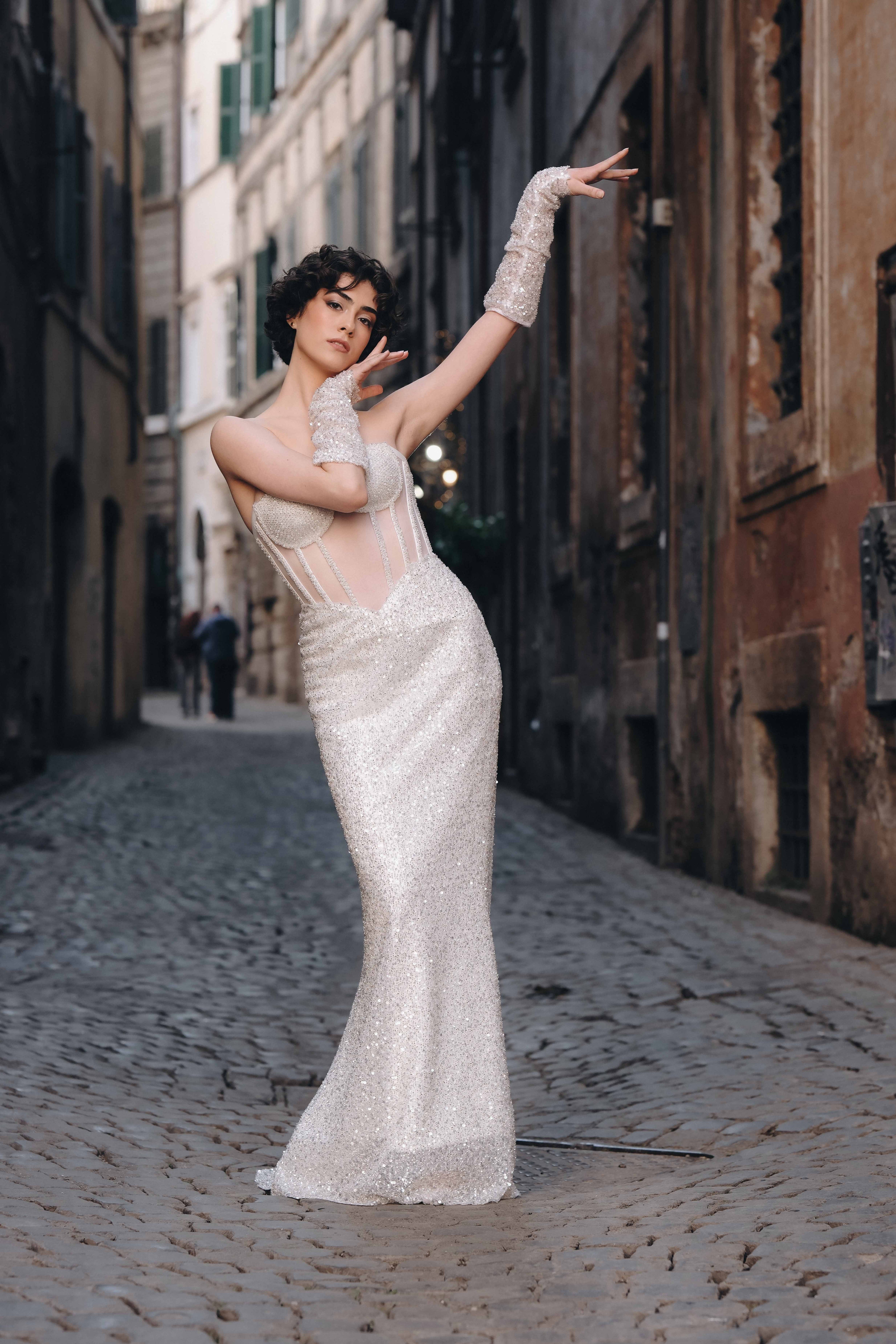 Elegant corset dress with gloves in white: Fioretta
