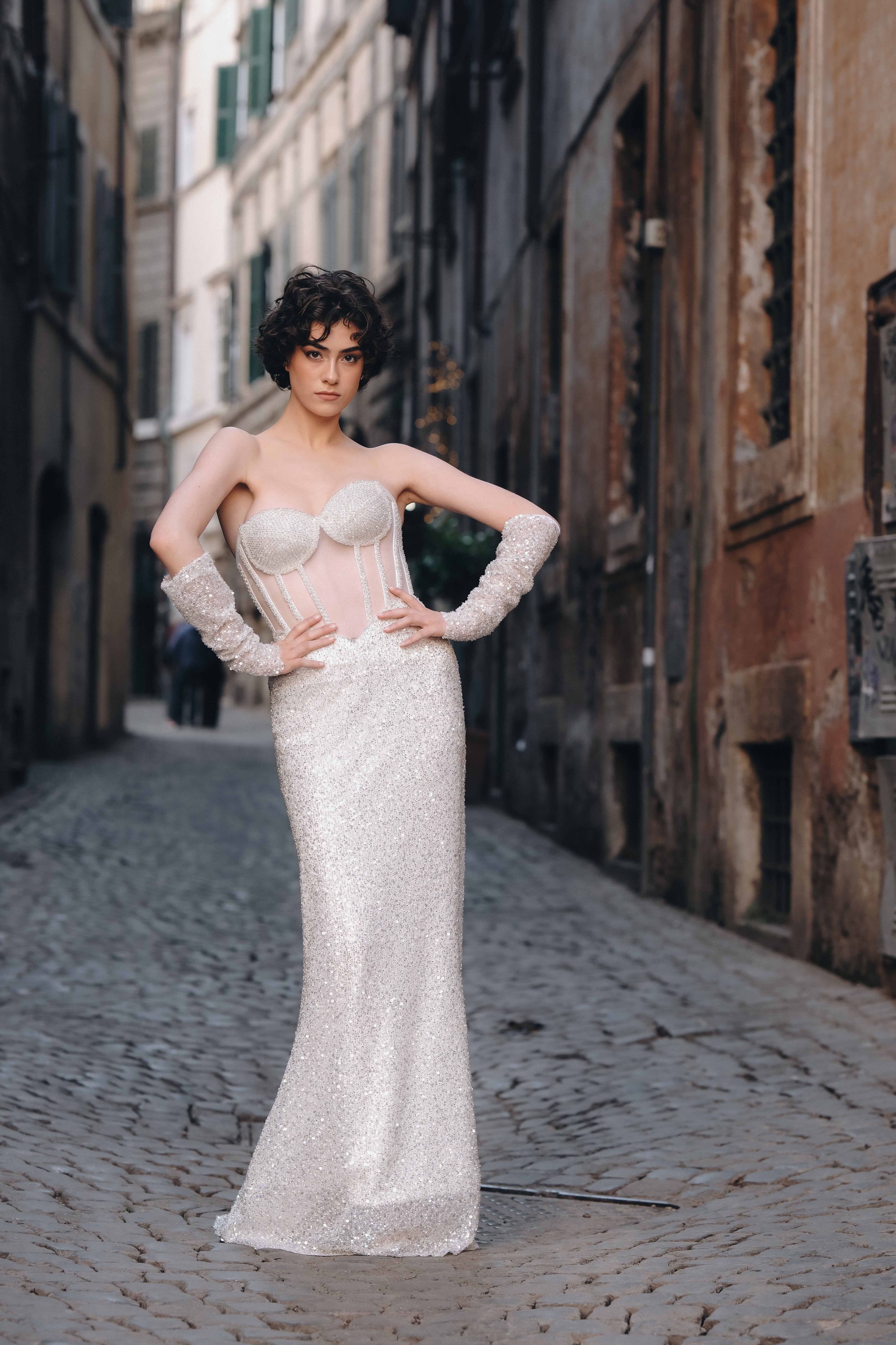 Elegant corset dress with gloves in white: Fioretta