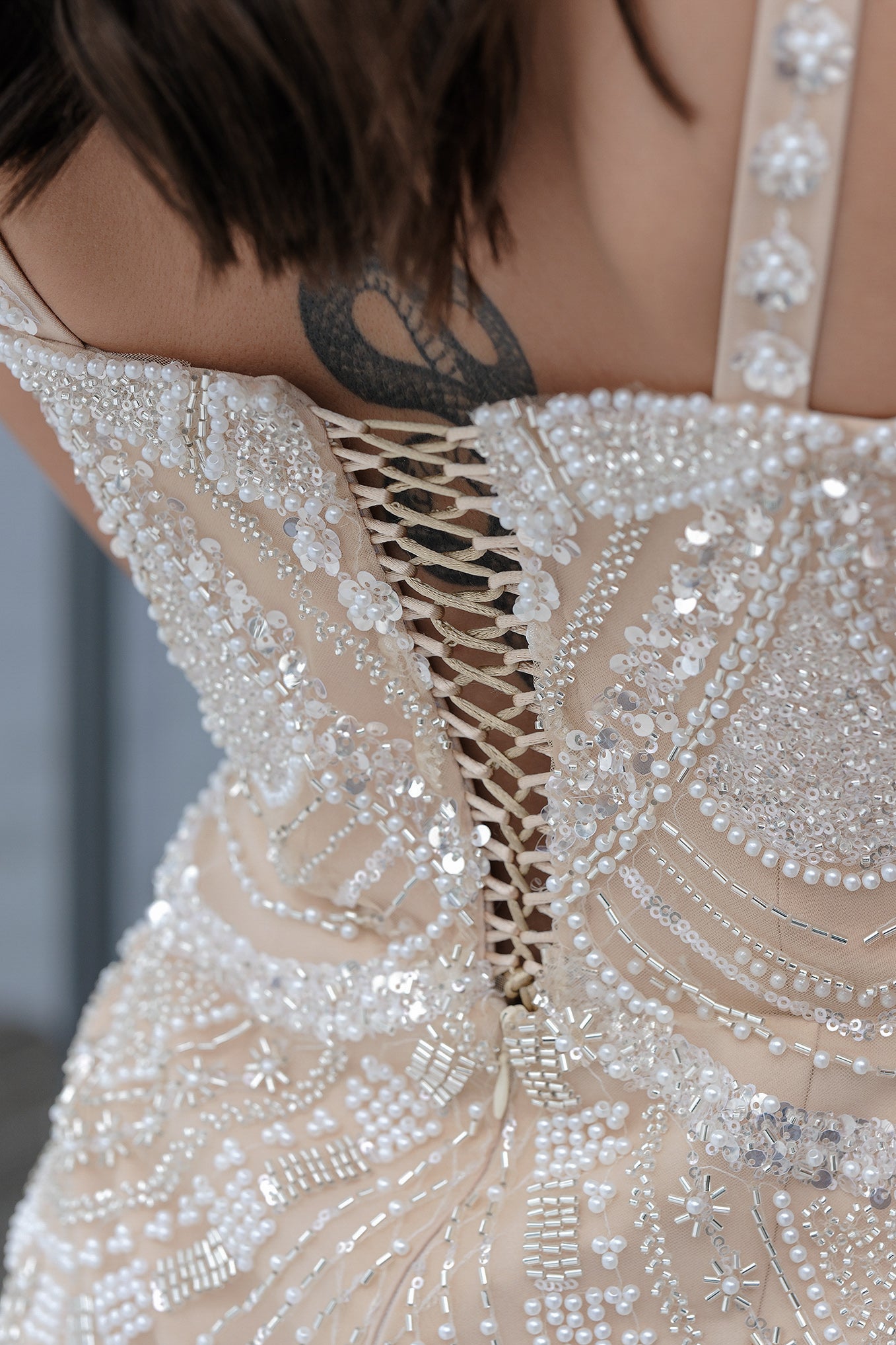 Short corset dress in beige: Luméra