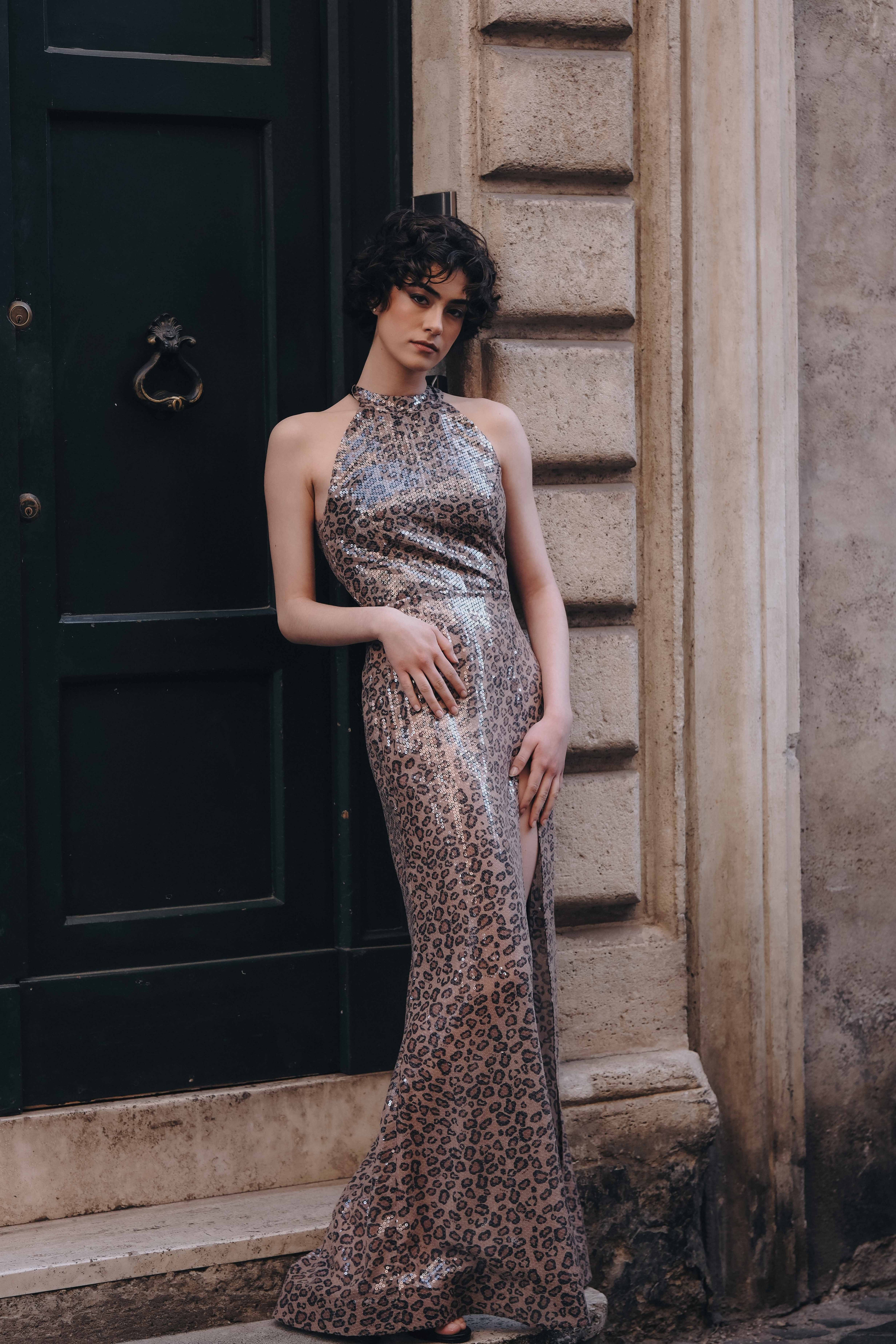 Long dress in sequined fabric with leopard print: Cattina