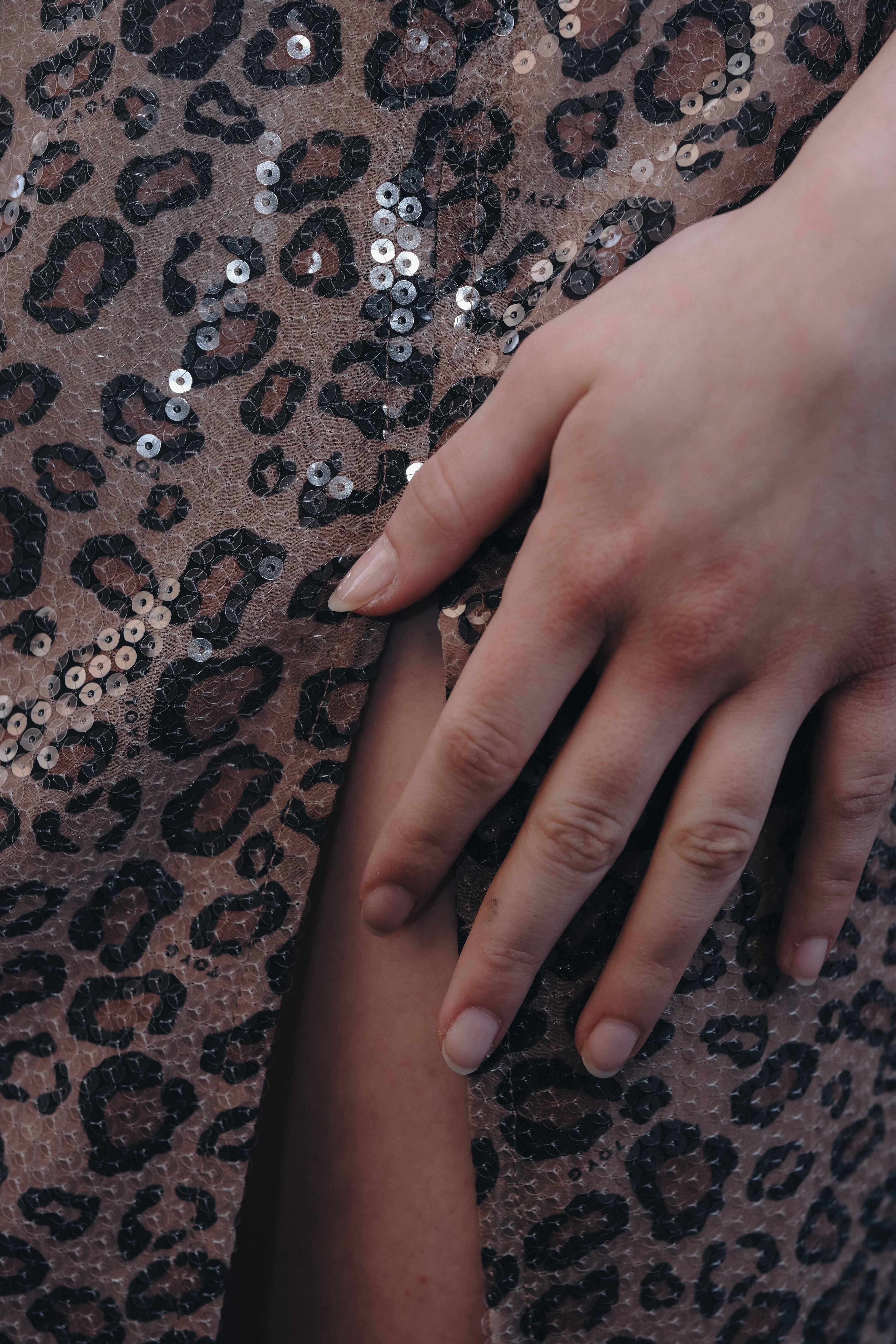 Long dress in sequined fabric with leopard print: Cattina