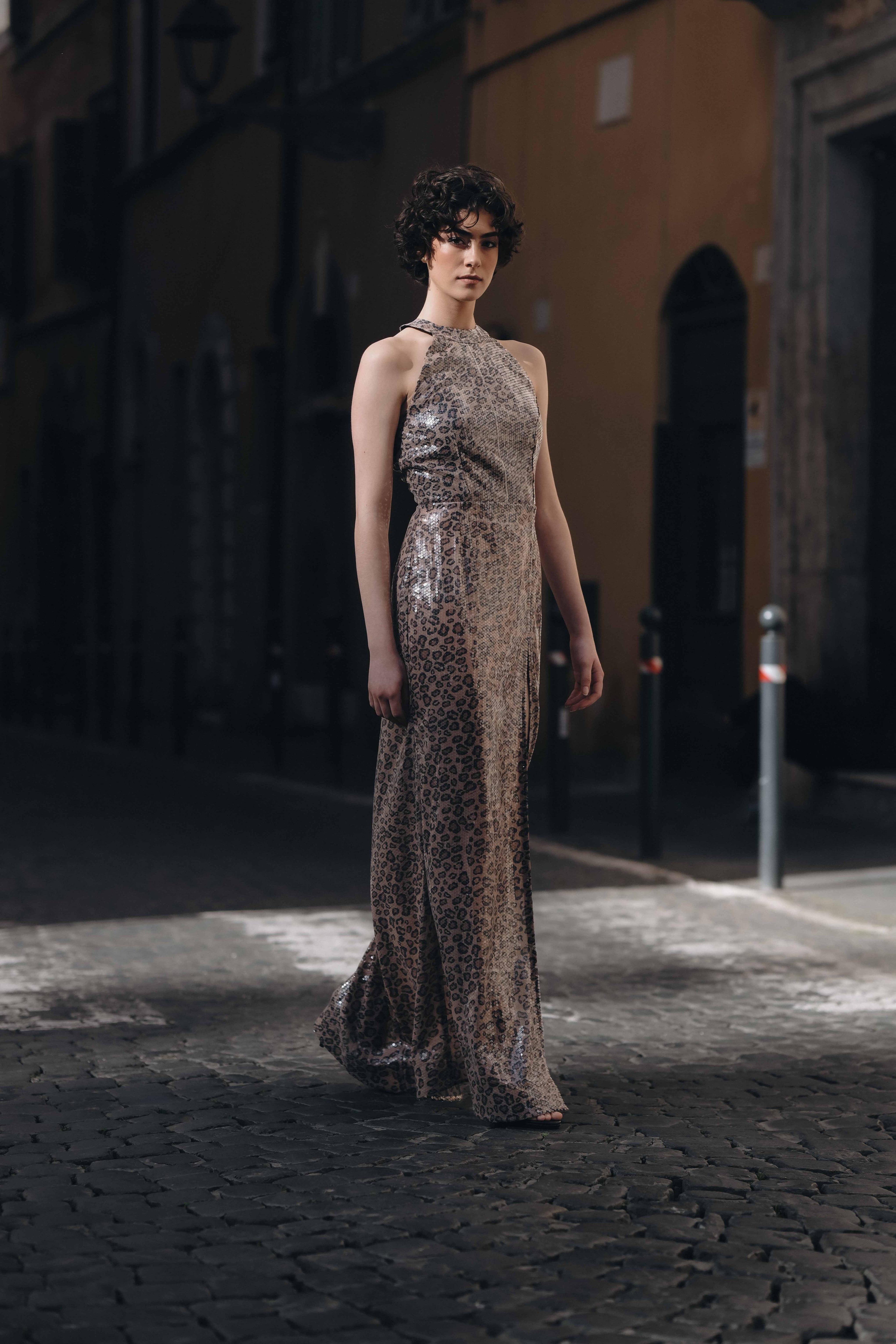 Long dress in sequined fabric with leopard print: Cattina
