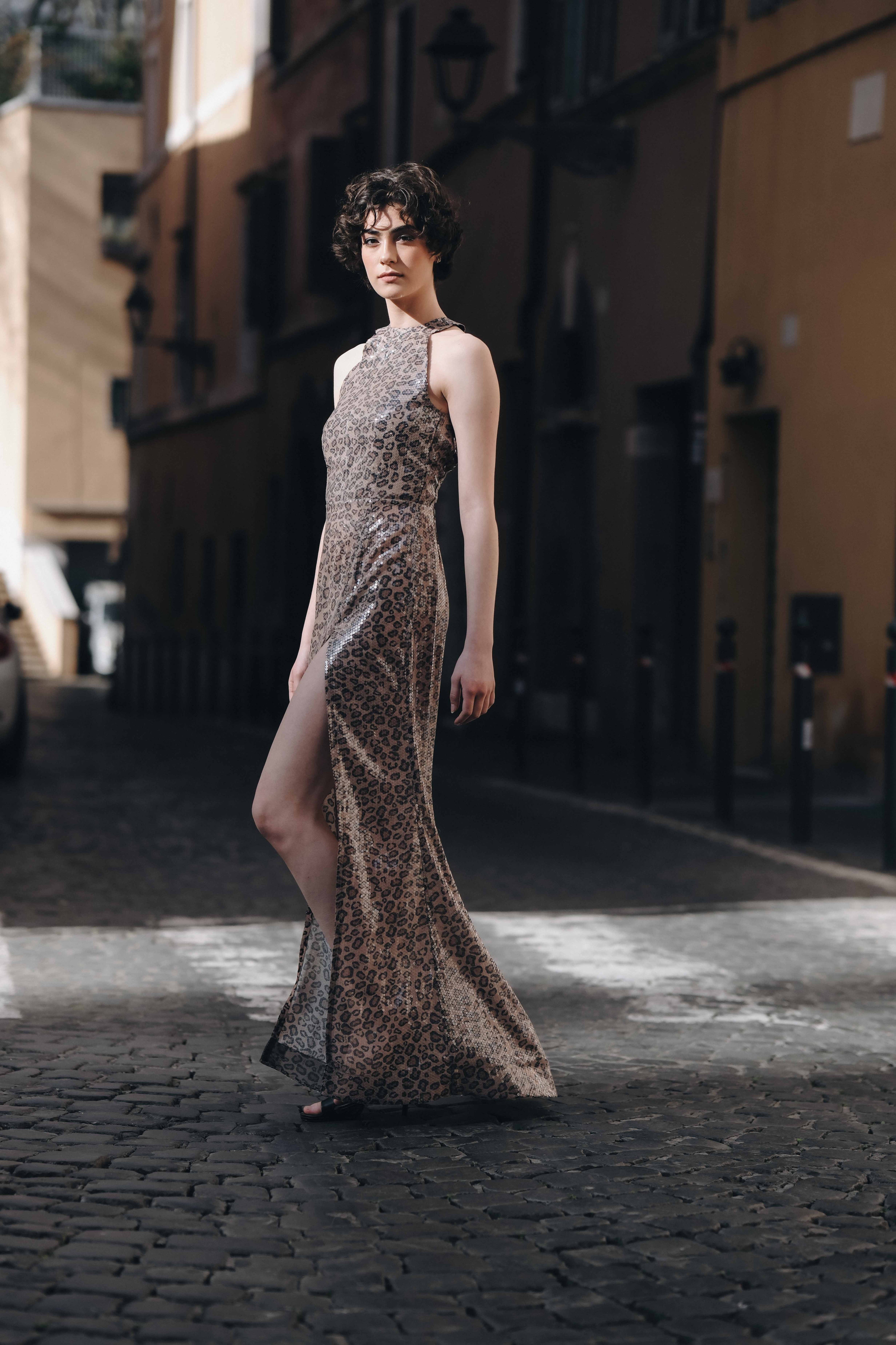 Long dress in sequined fabric with leopard print: Cattina