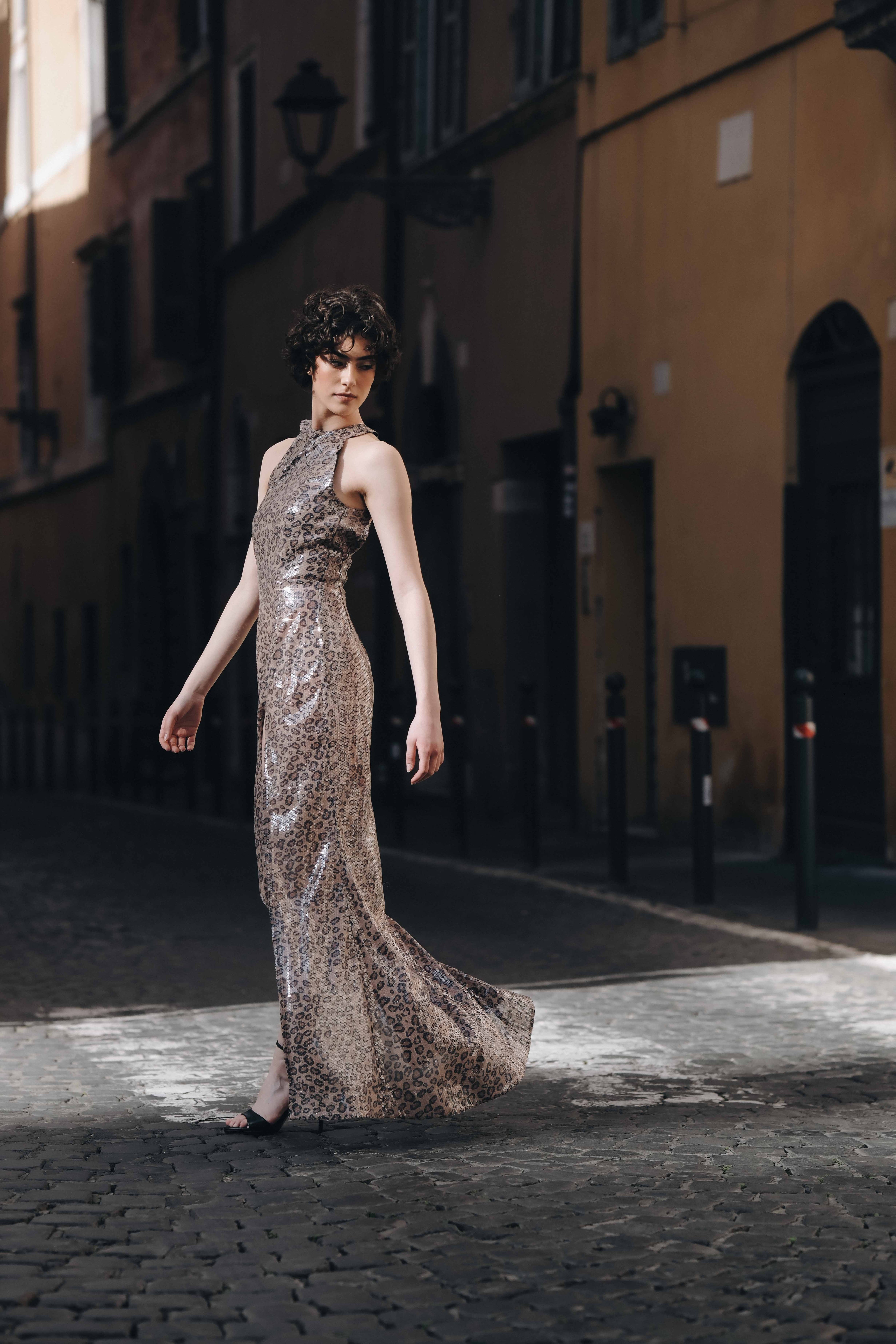 Long dress in sequined fabric with leopard print: Cattina