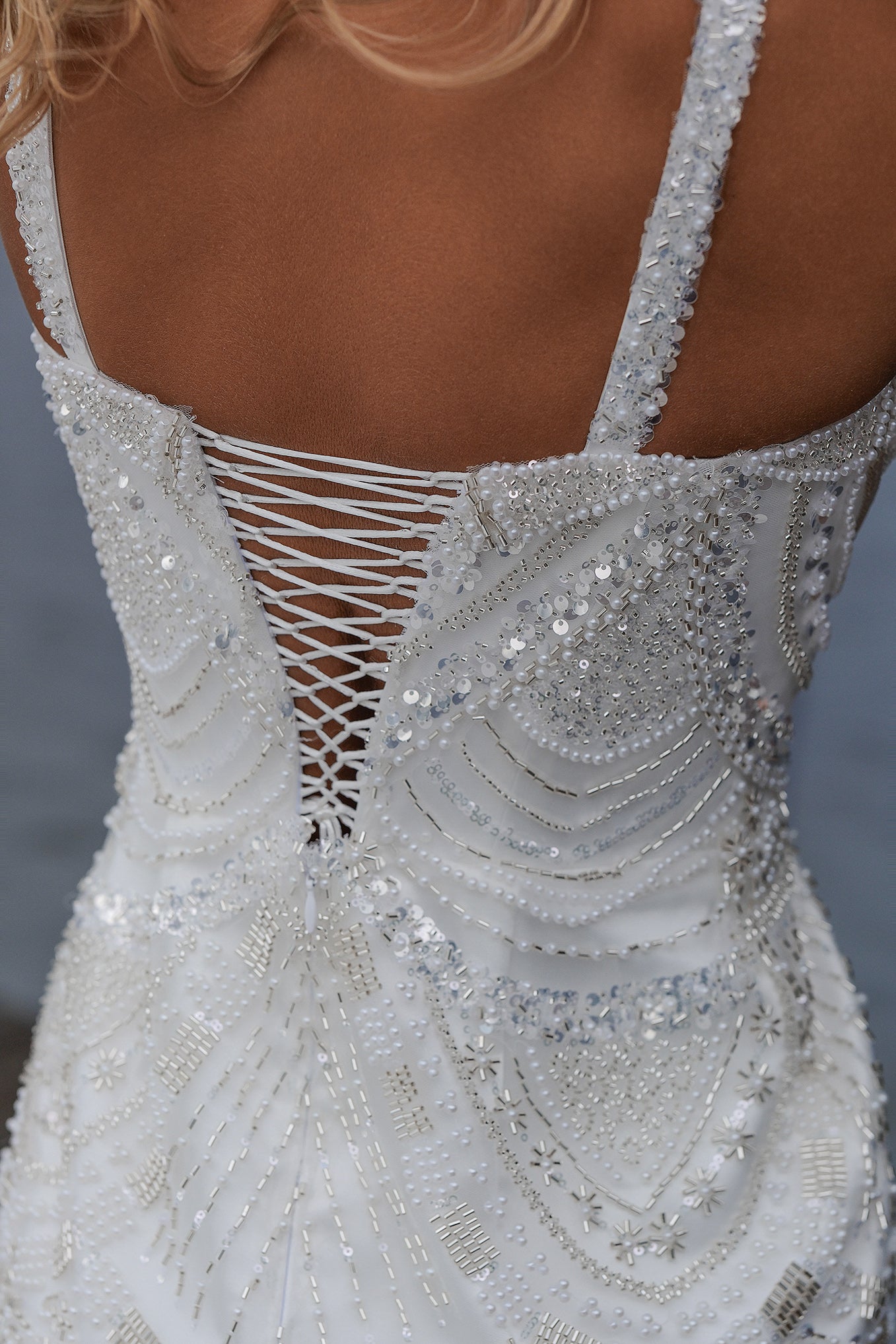 Short corset dress in white: Luméra