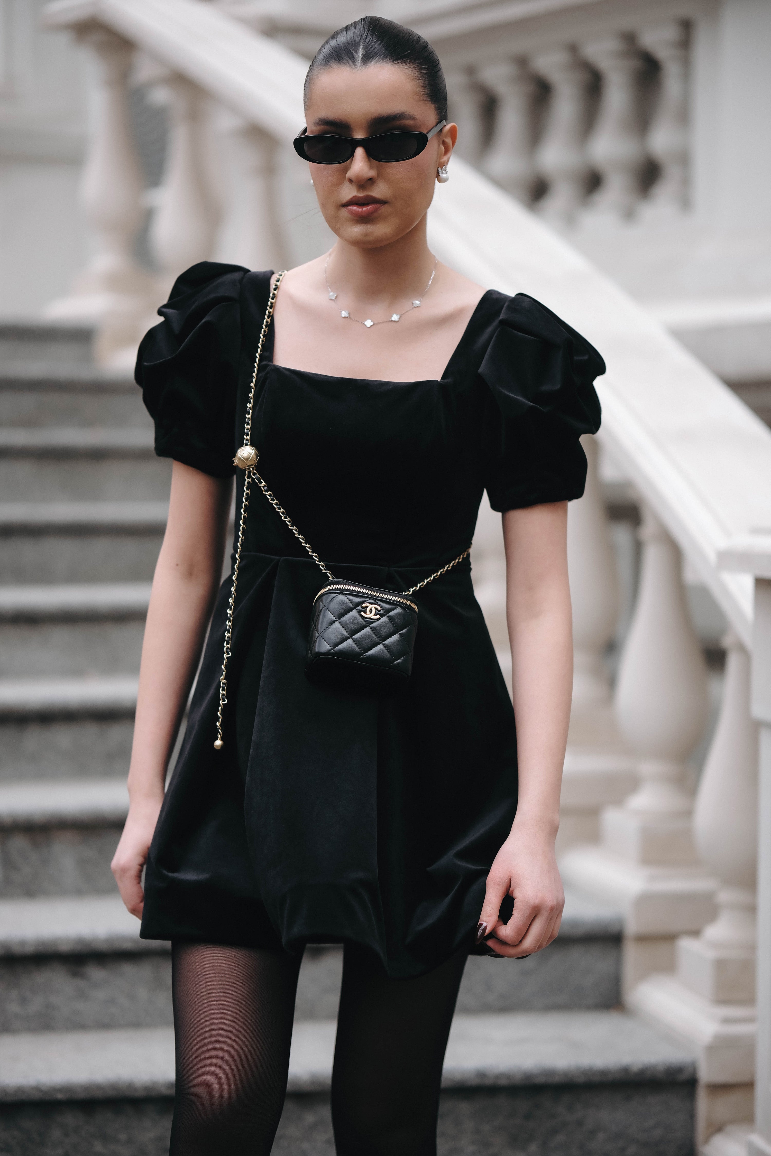 Coquettish velvet dress: Sombre