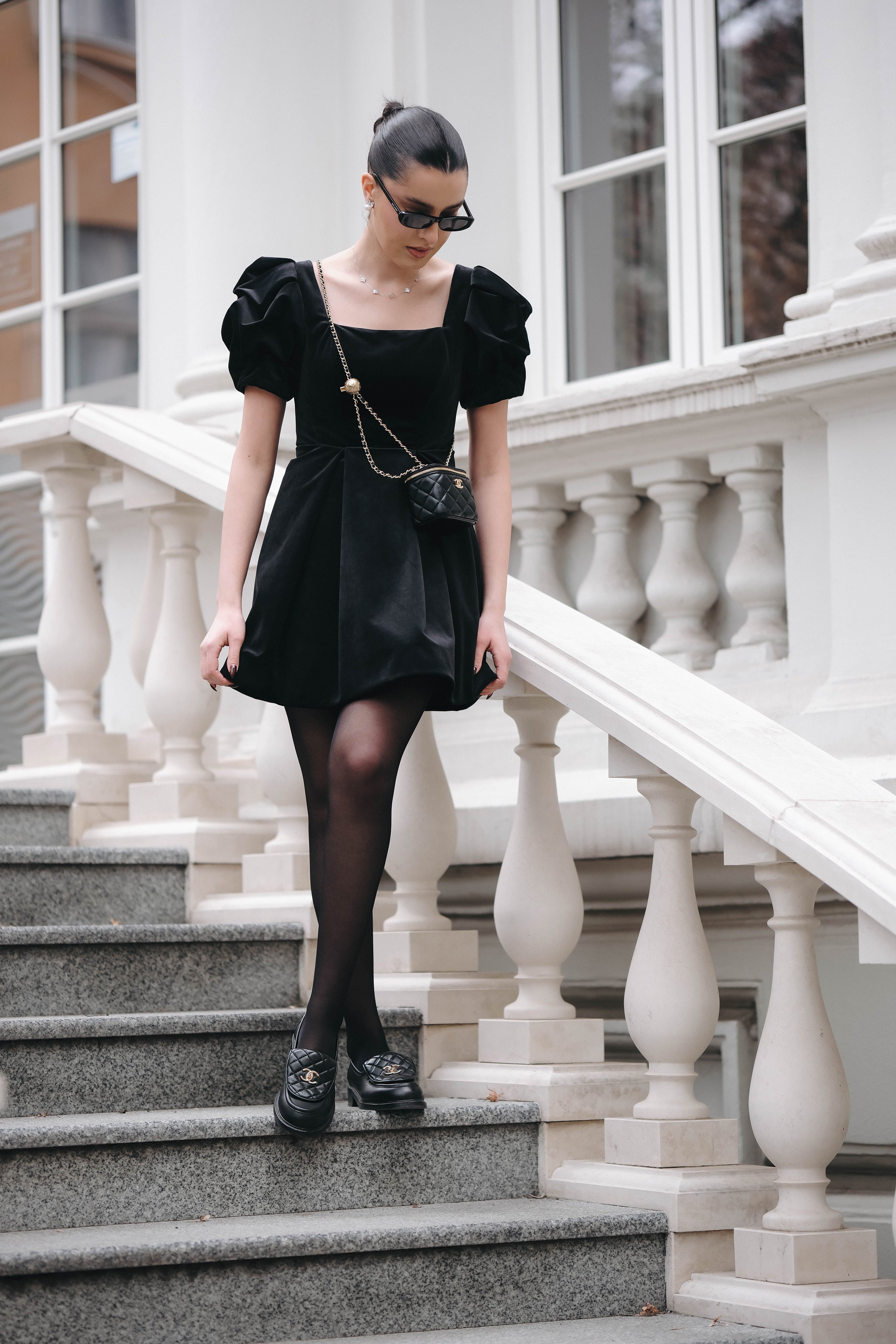 Coquettish velvet dress: Sombre