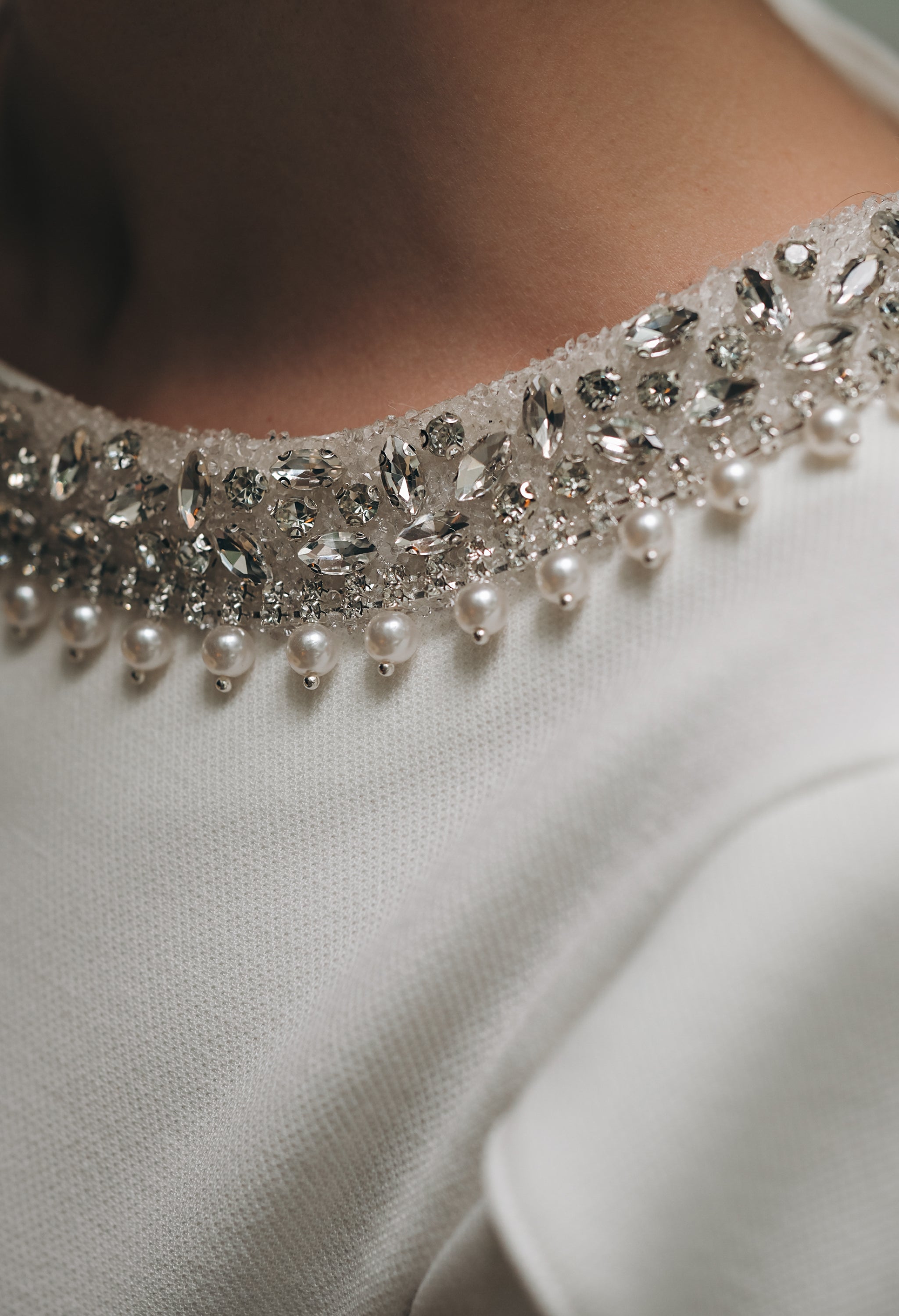 Коктейлна рокля в бяло: Loara