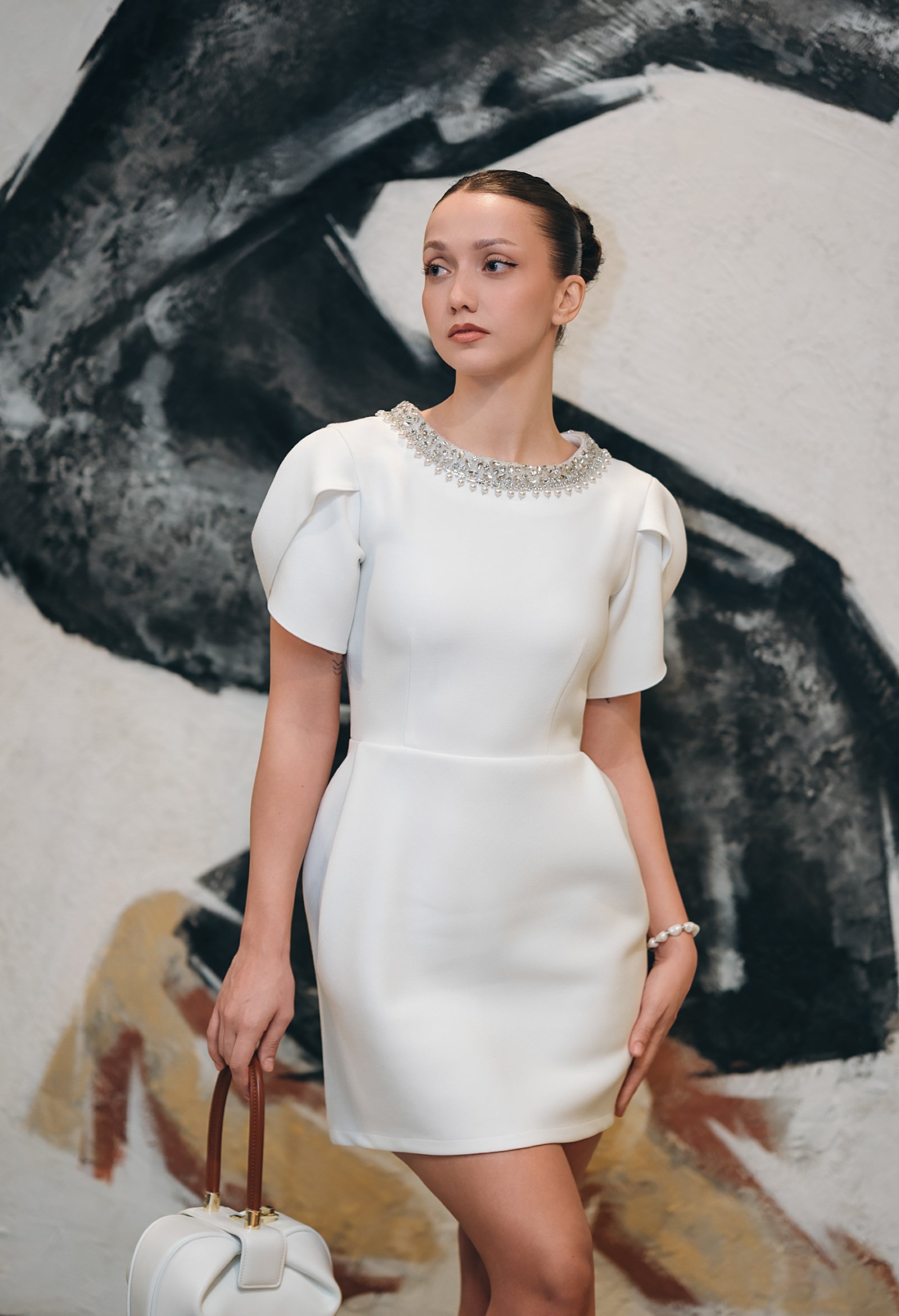 Коктейлна рокля в бяло: Loara