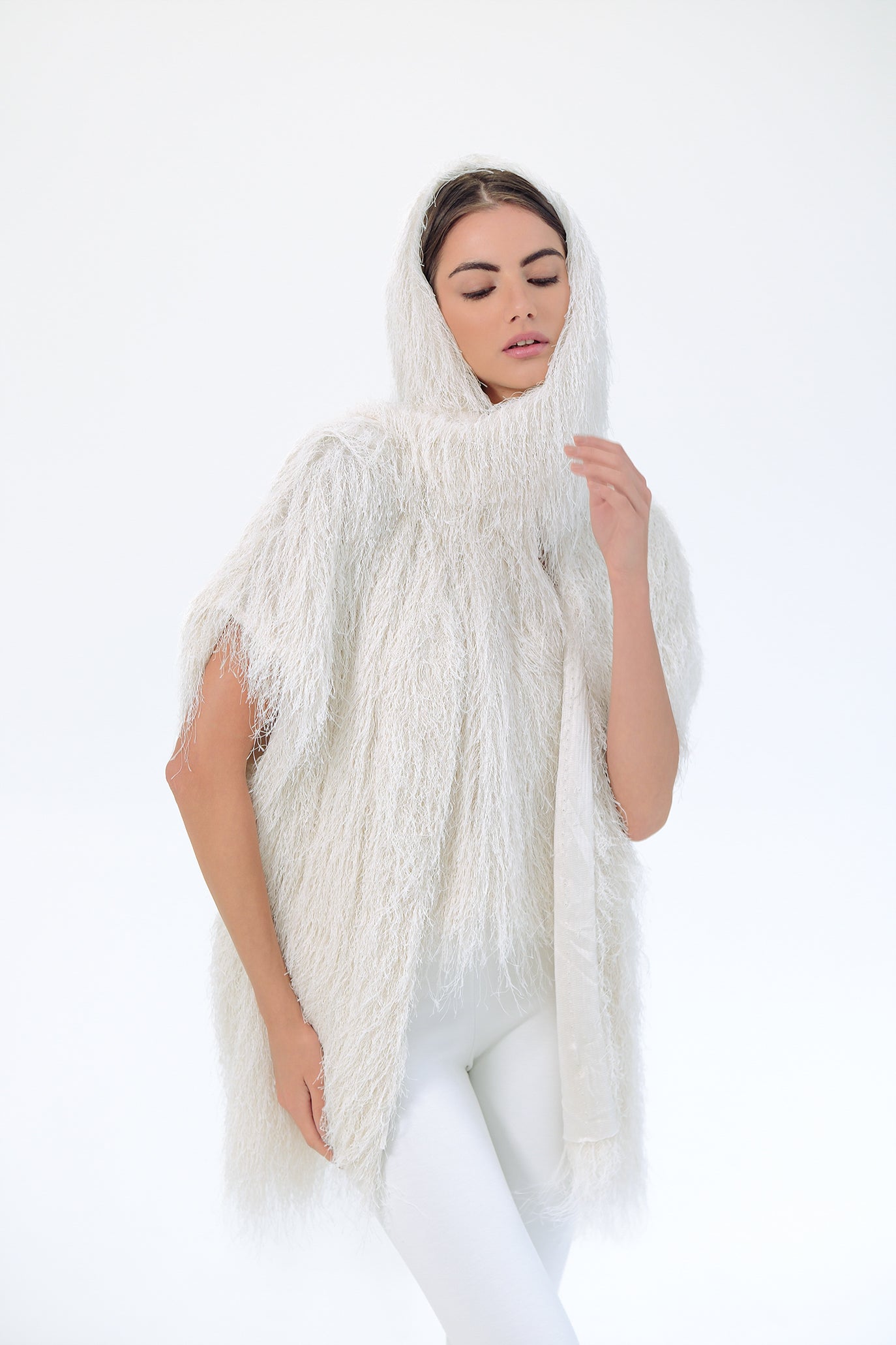 Къс елек/жилетка с ресни в цвят слонова кост: Eveline