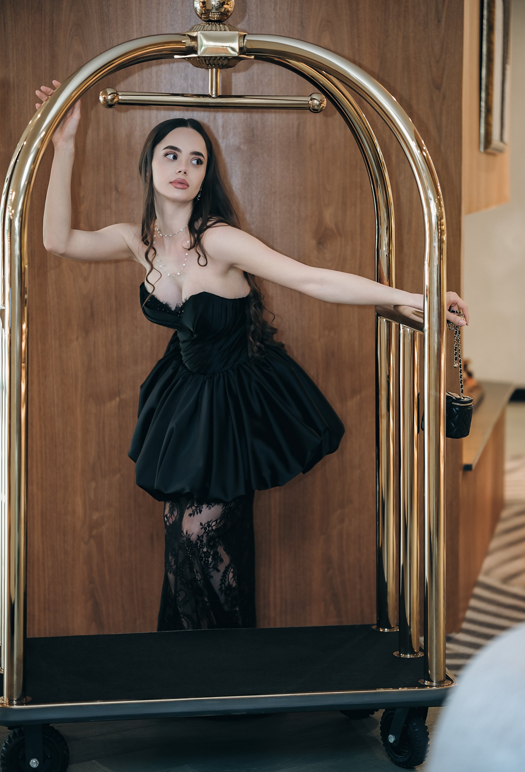 Коктейлна рокля в черно: Selina