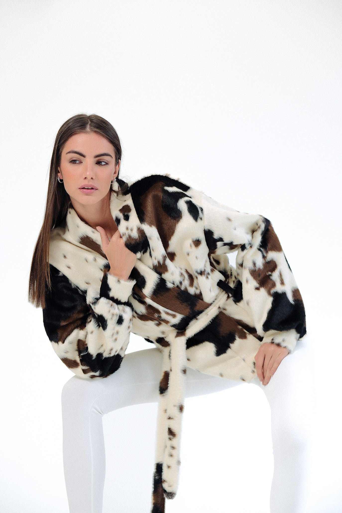 Късо палто / жилетка тип халат: Сow