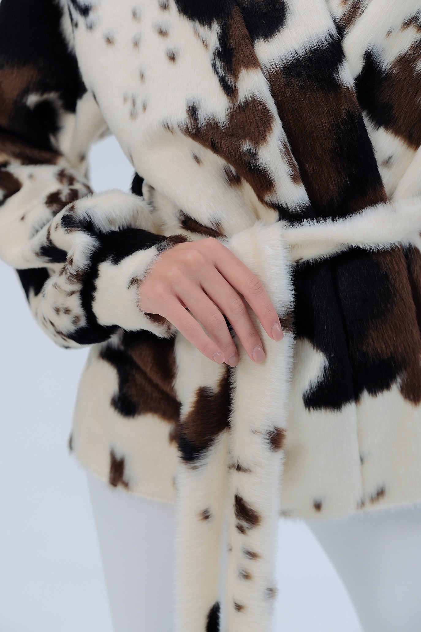 Късо палто / жилетка тип халат: Сow