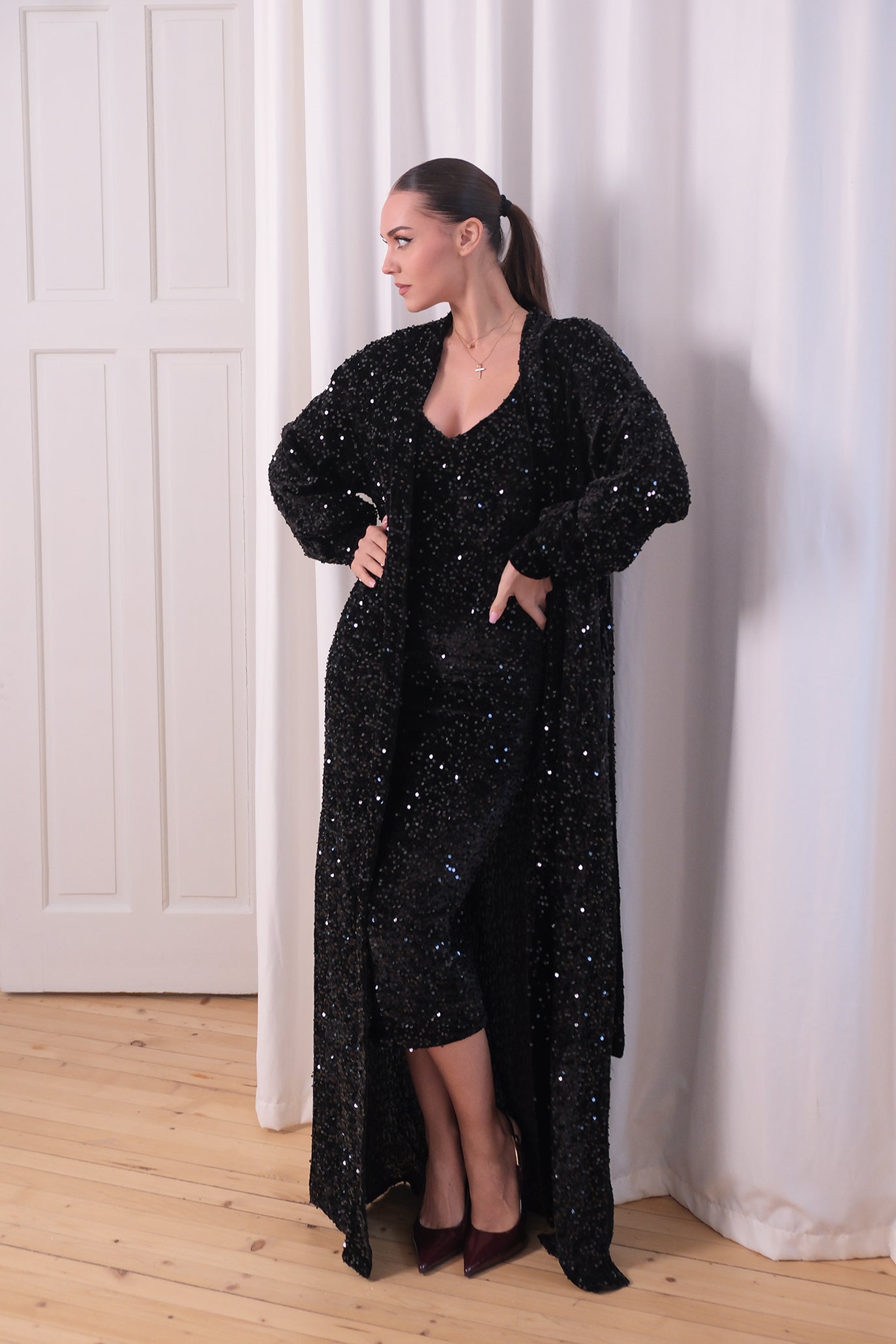 Вечерна рокля с пайети: Reina