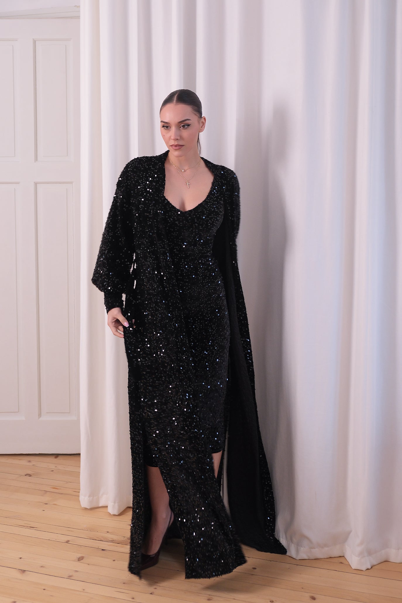 Вечерна рокля с пайети: Reina