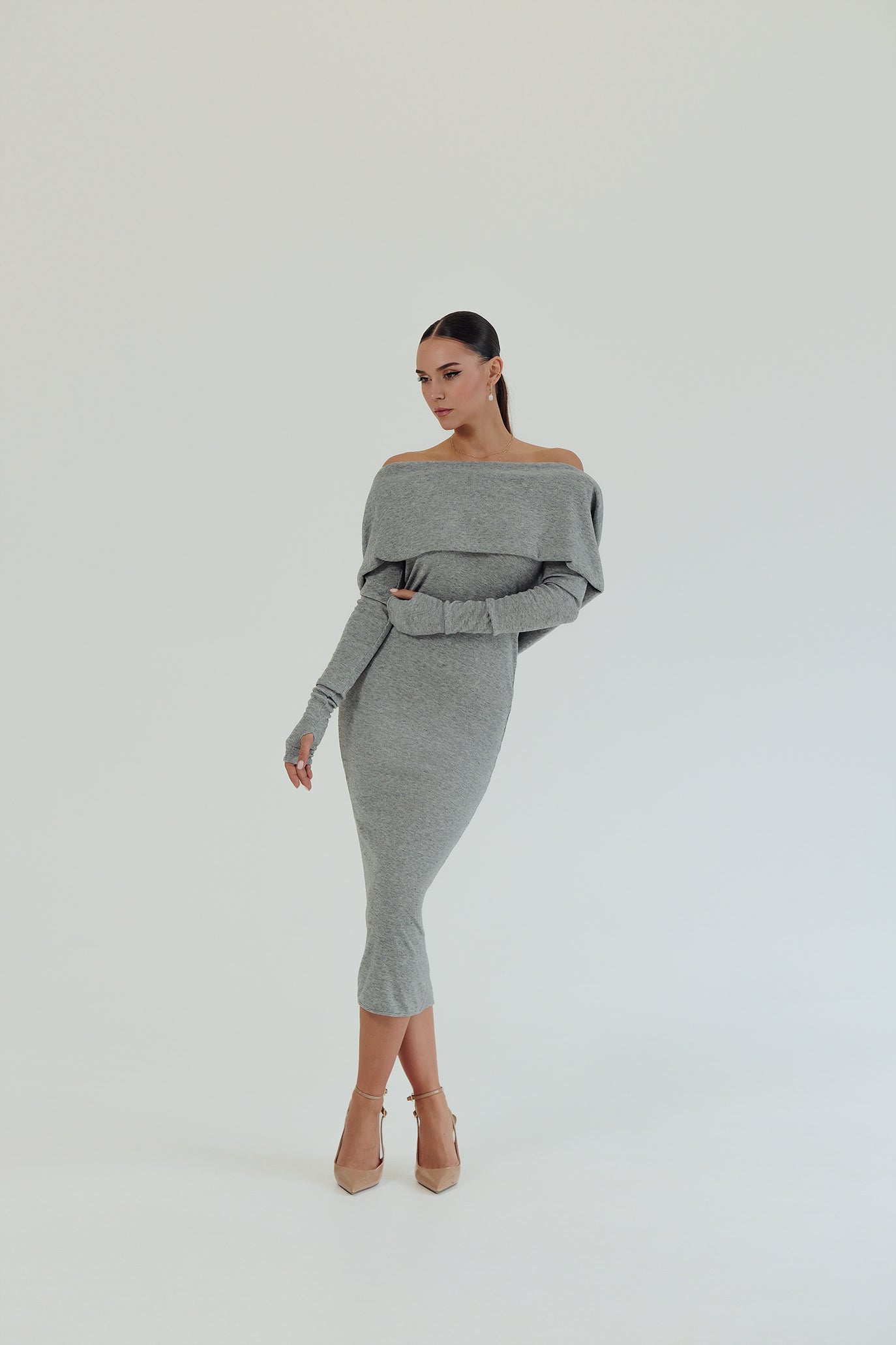 Дълга рокля с ръкави в сиво: Linda