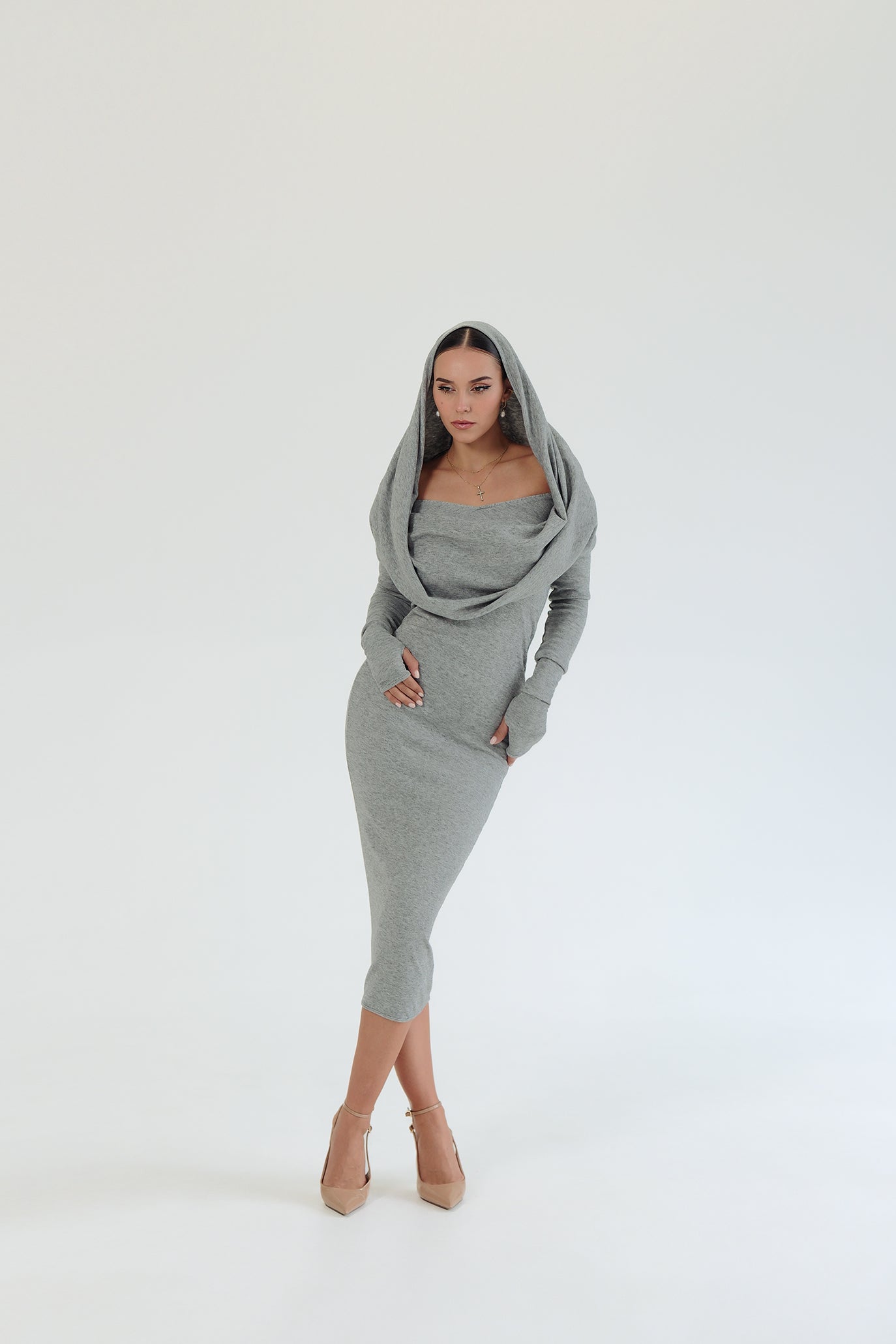 Дълга рокля с ръкави в сиво: Linda