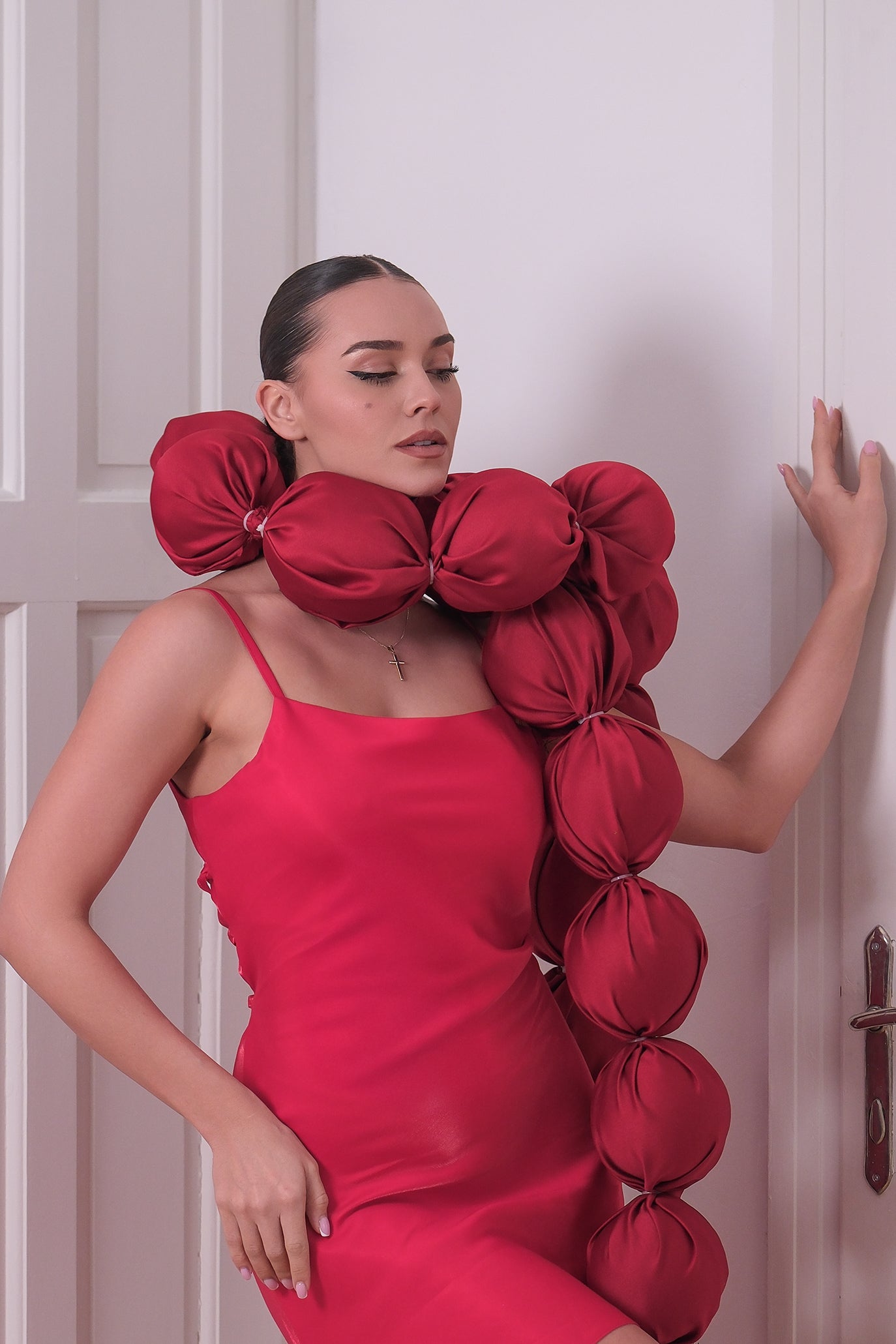 Мини рокля в червено: Glowin