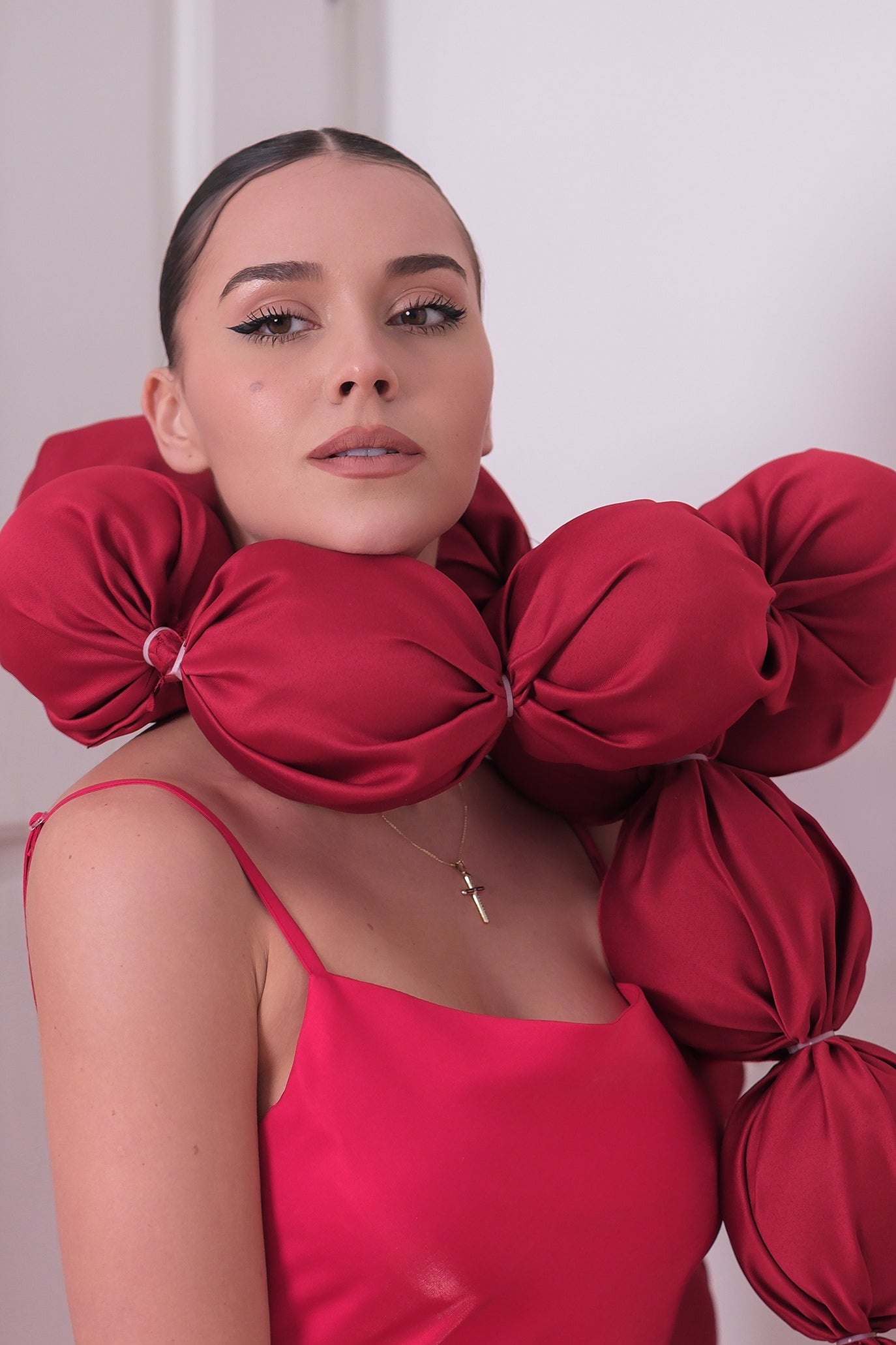 Мини рокля в червено: Glowin