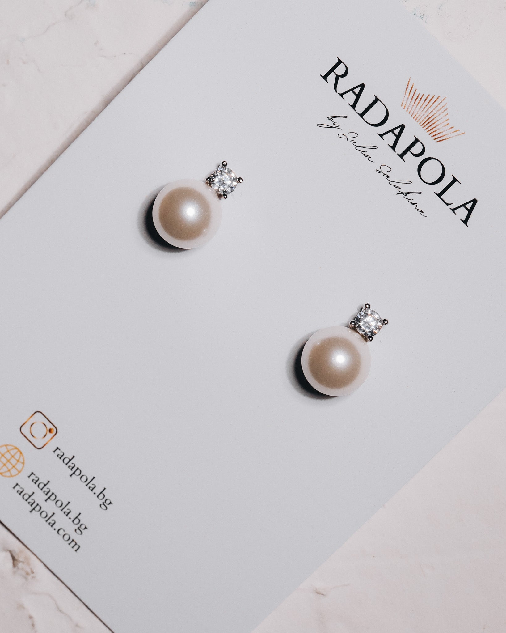 Silver earrings with glass pearls