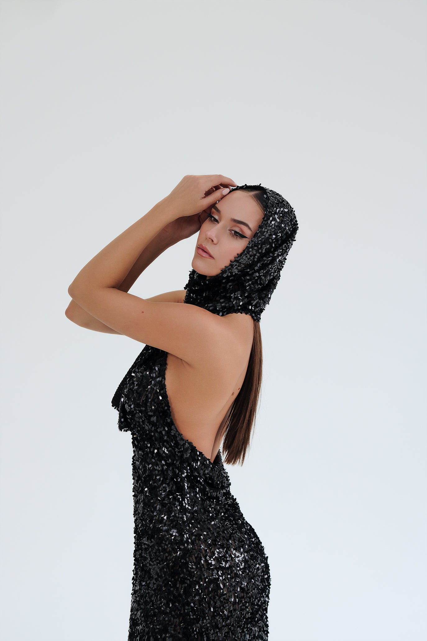 Официална рокля с гол гръб с пайети в черно: Grande Opera