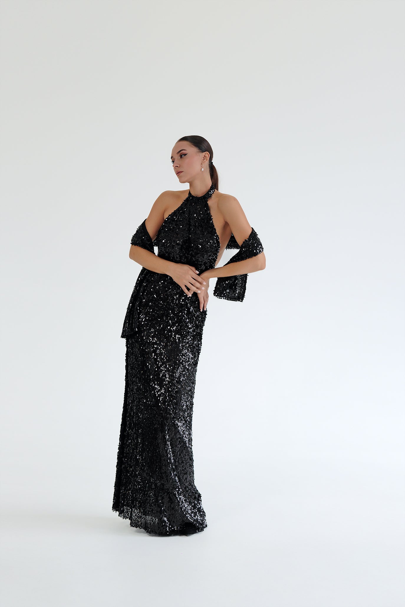 Официална рокля с гол гръб с пайети в черно: Grande Opera