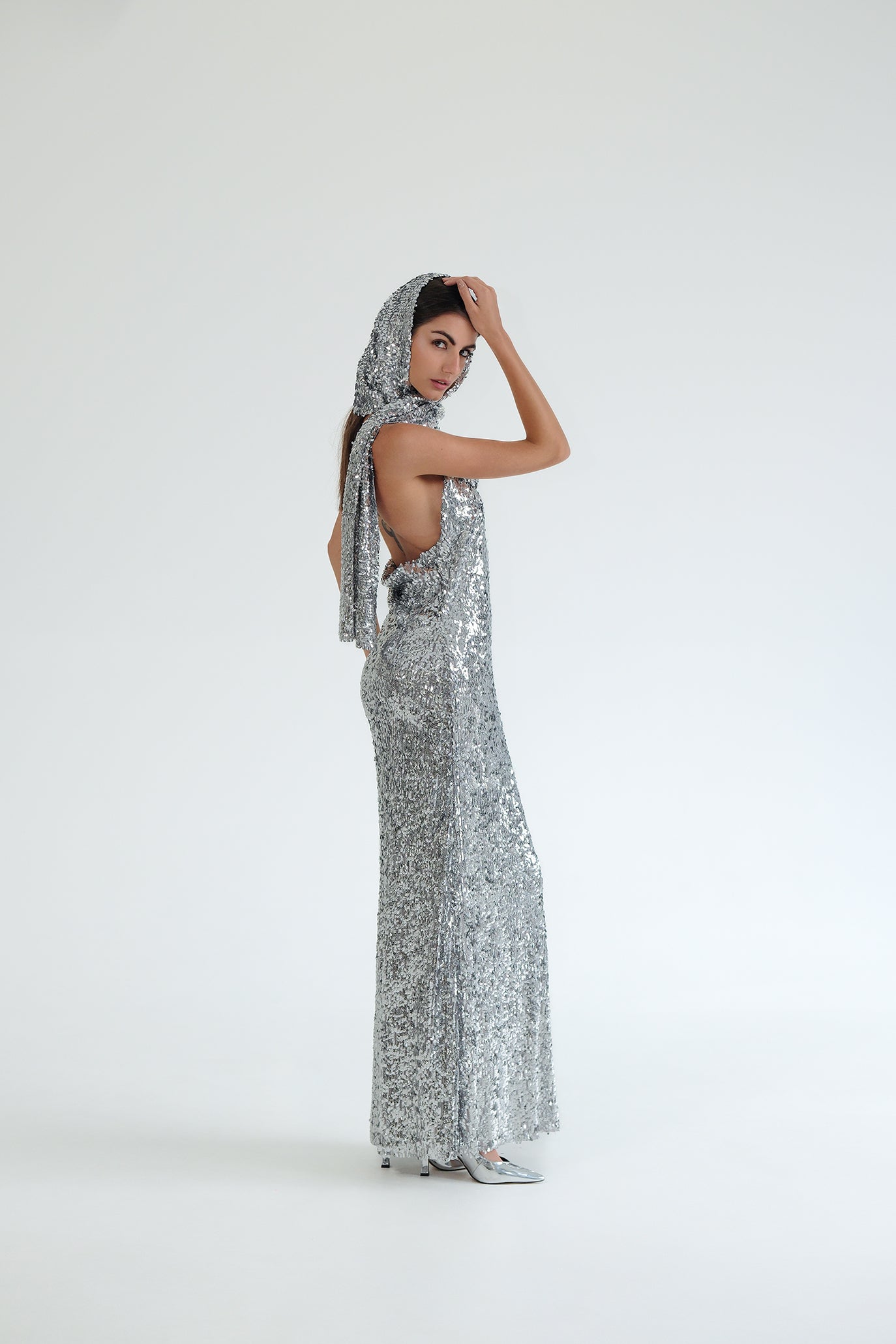 Официална рокля с гол гръб с пайети в сребристо: Grande Opera