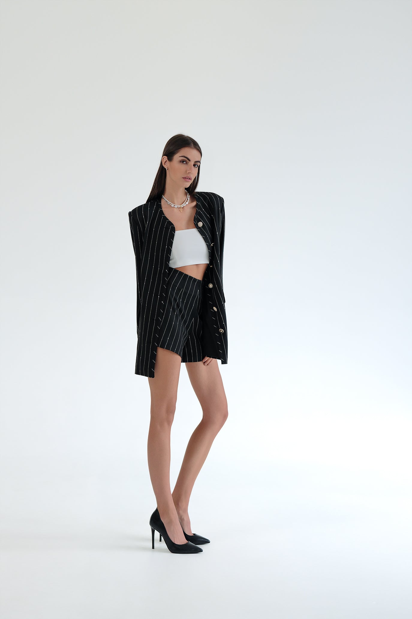 Къси панталони в черно: Atanasia