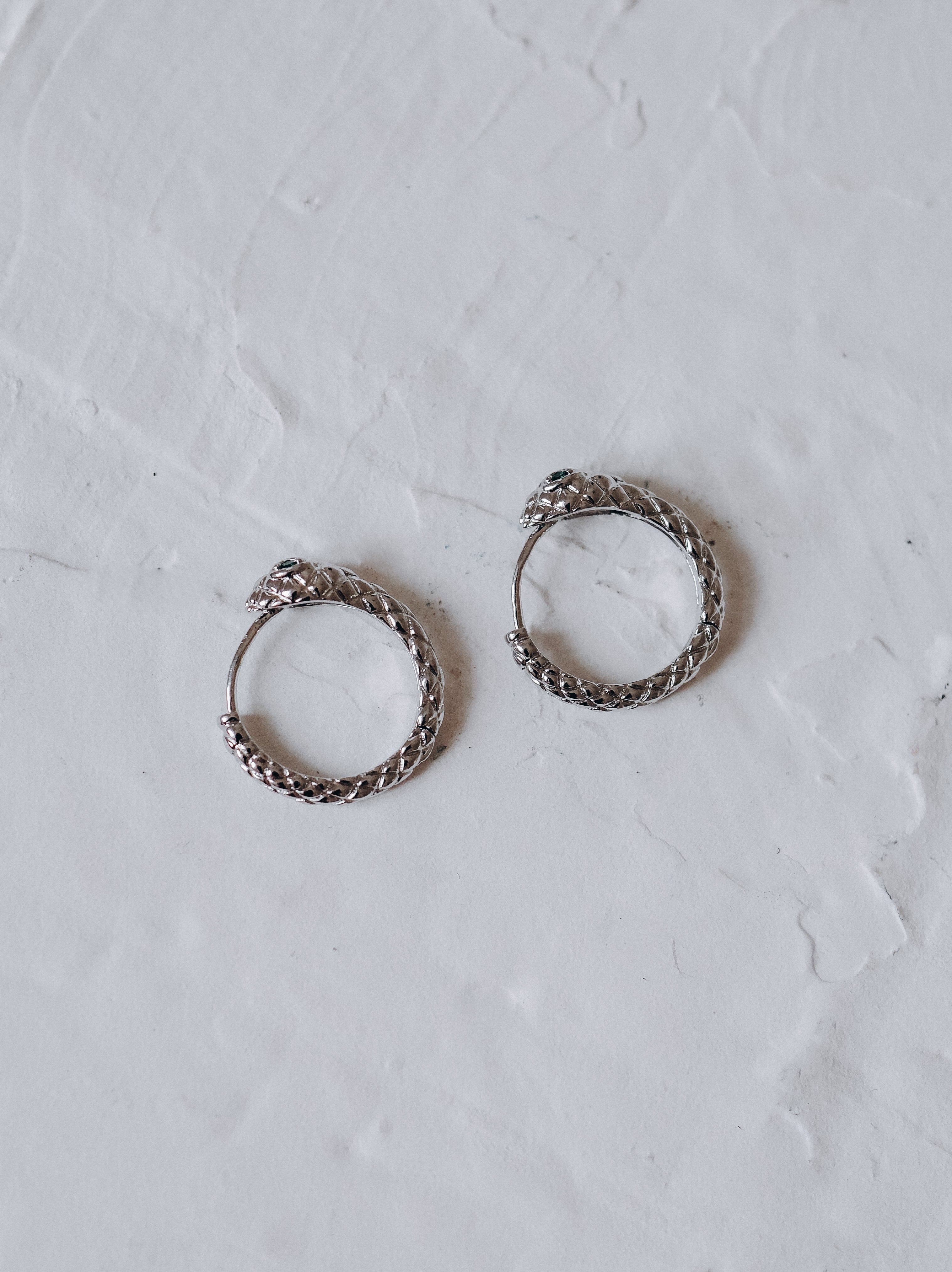 Обеци халки змия в сребристо